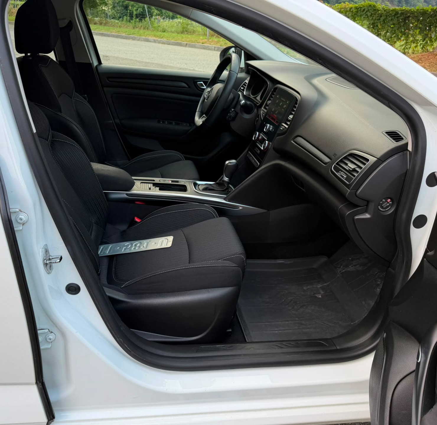 RENAULT Mégane Grandtour 1.5 dCi Business Line EDC-image-9