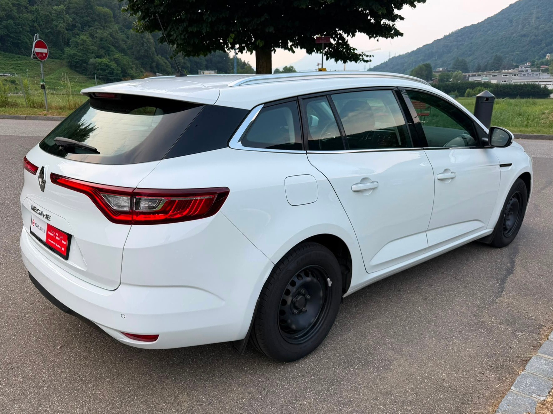 RENAULT Mégane Grandtour 1.5 dCi Business Line EDC-image-2