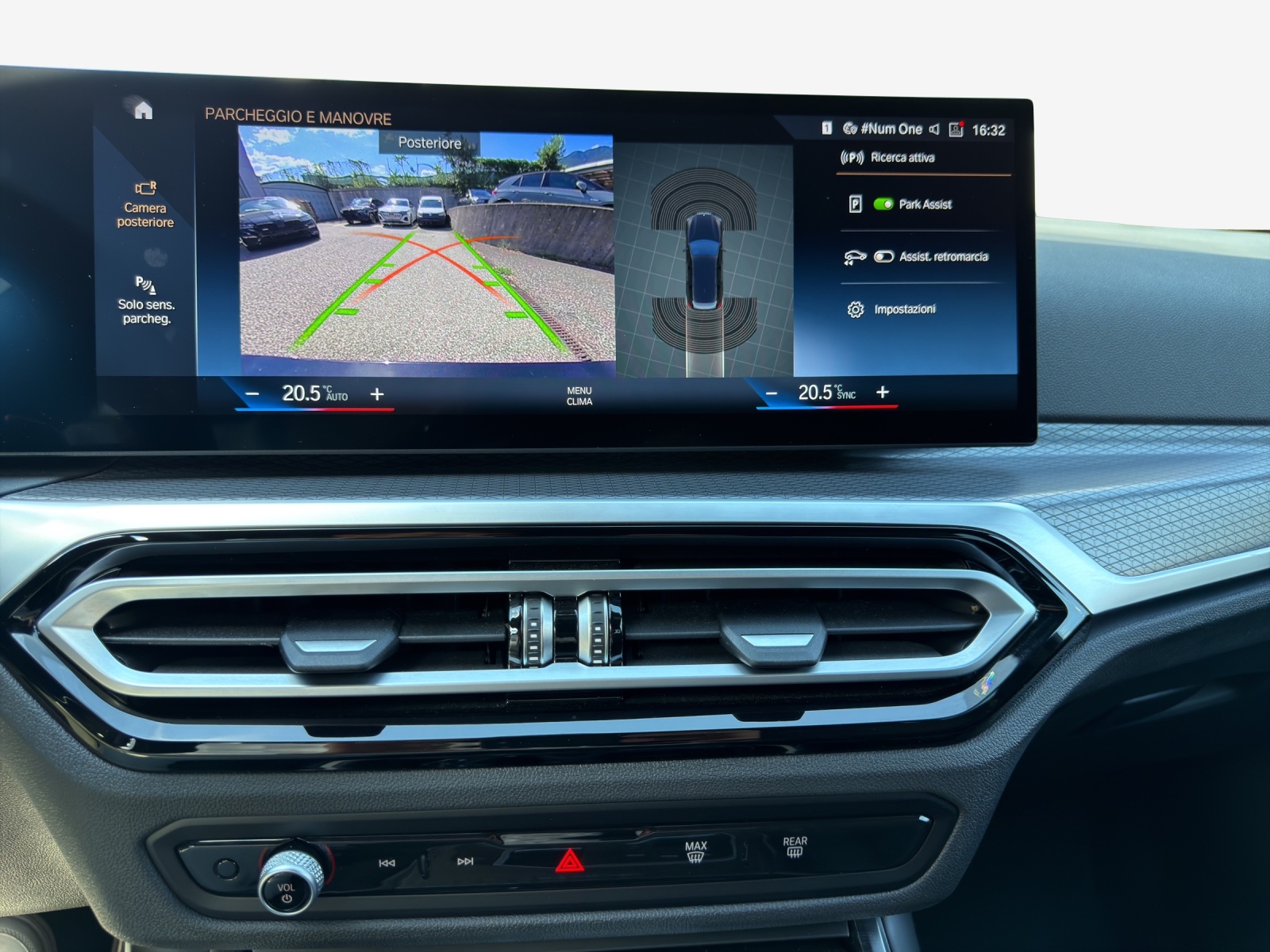 BMW 330i Touring xDrive Steptronic M Sport-image-13