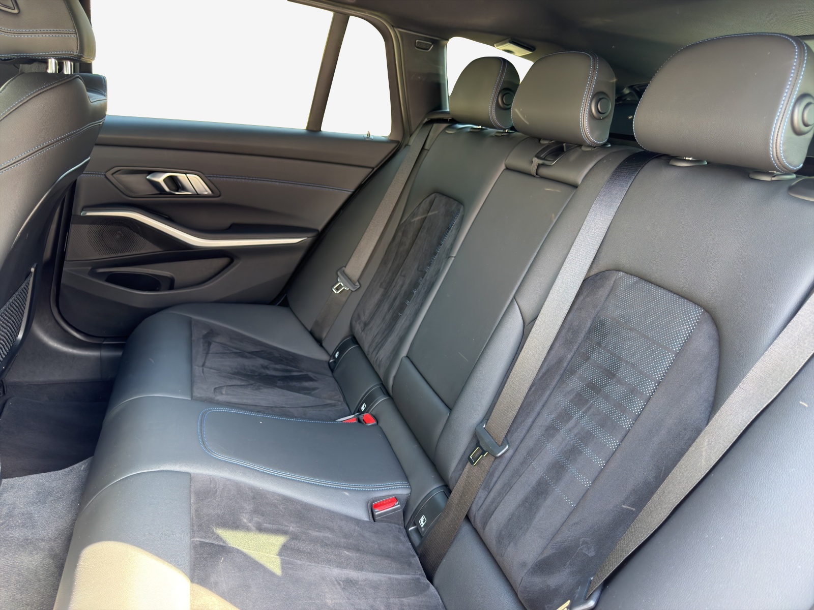 BMW 330i Touring xDrive Steptronic M Sport-image-11