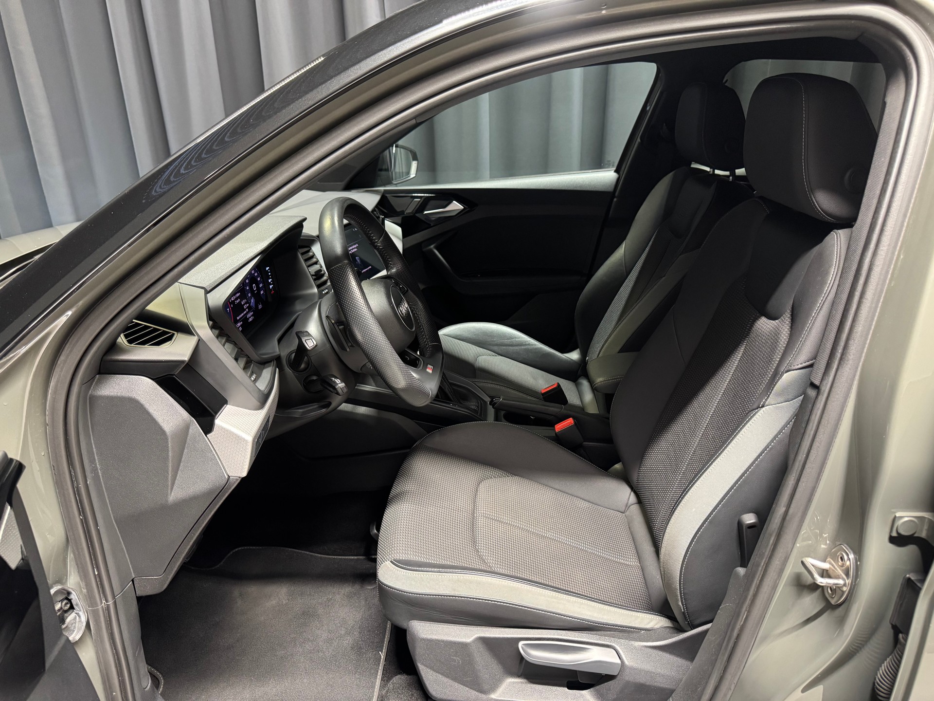 AUDI A1 Sportback 35 TFSI S Line S-tronic (27)-image-6