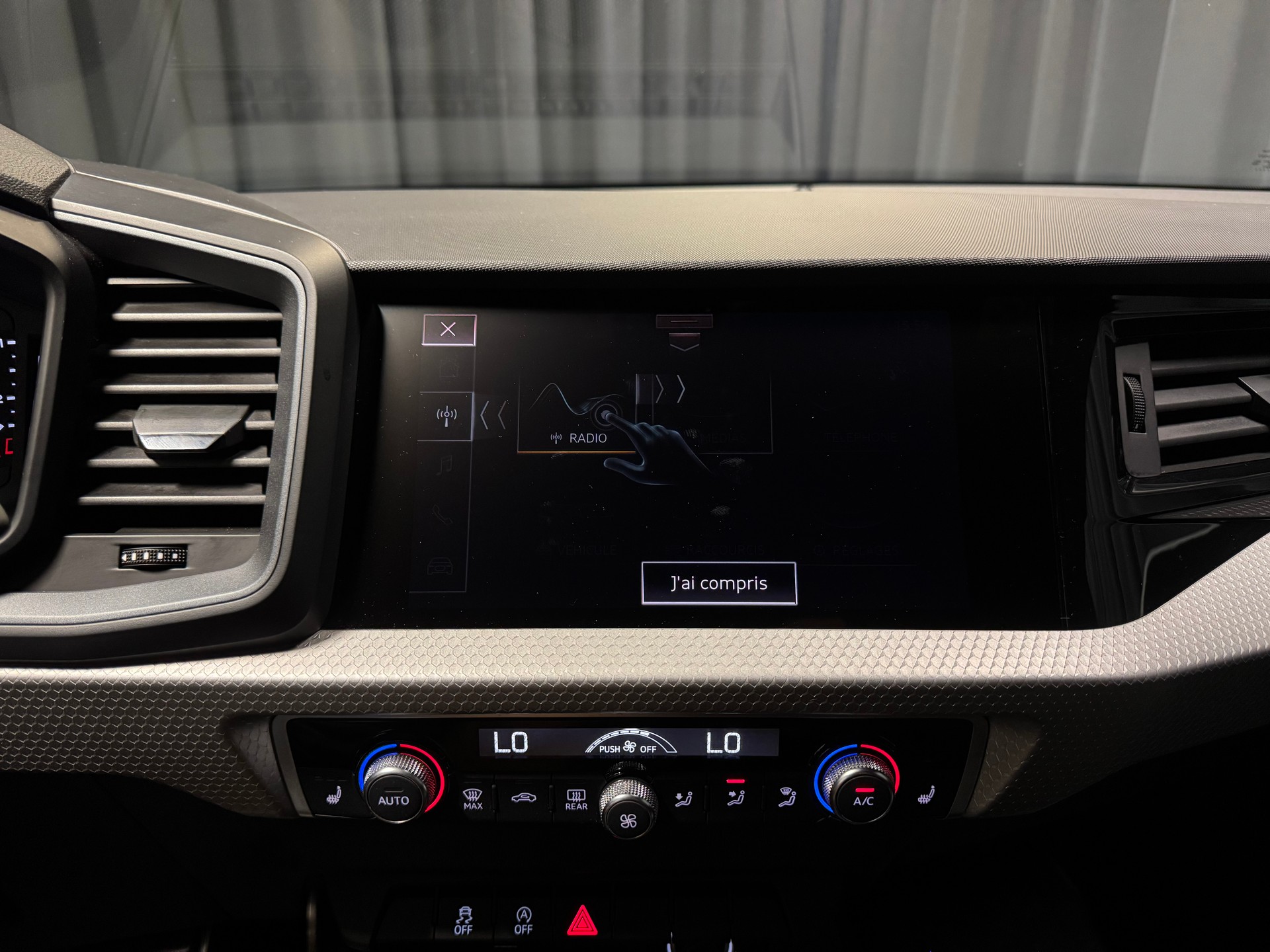 AUDI A1 Sportback 35 TFSI S Line S-tronic (27)-image-12