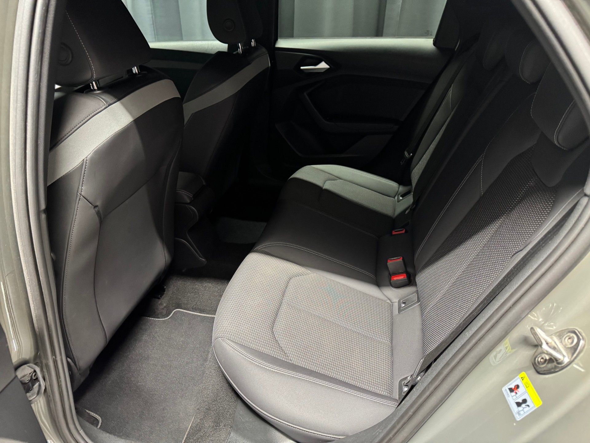 AUDI A1 Sportback 35 TFSI S Line S-tronic (27)-image-7