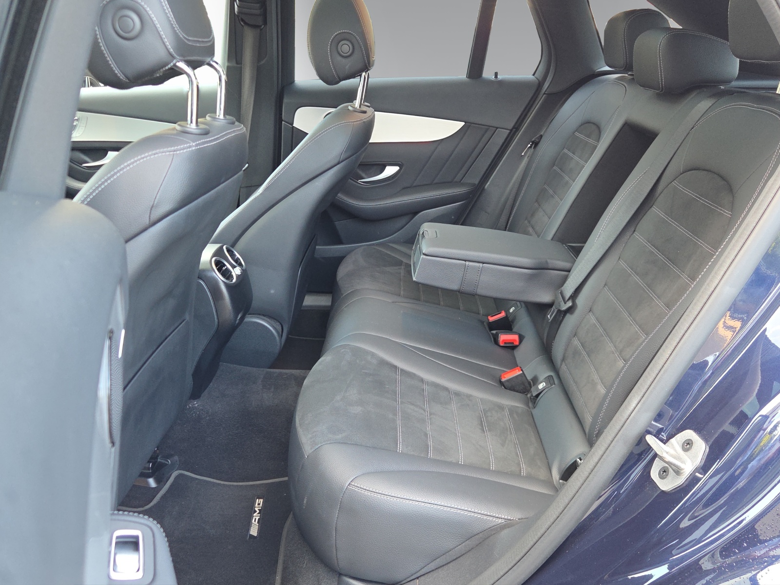 MERCEDES-BENZ GLC 200 AMG Line 4Matic 9G-Tronic-image-9