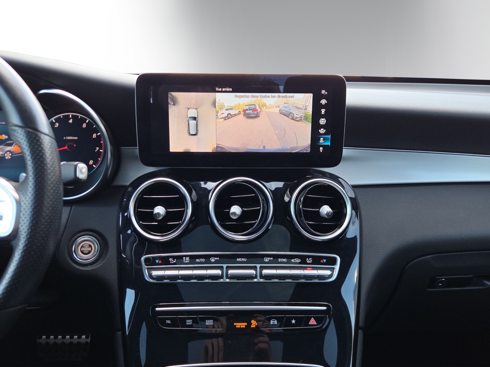 MERCEDES-BENZ GLC 200 AMG Line 4Matic 9G-Tronic-image-12