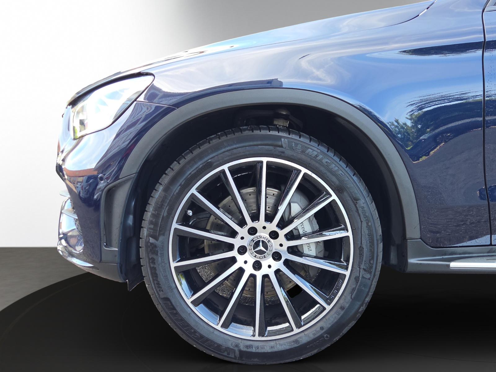 MERCEDES-BENZ GLC 200 AMG Line 4Matic 9G-Tronic-image-3