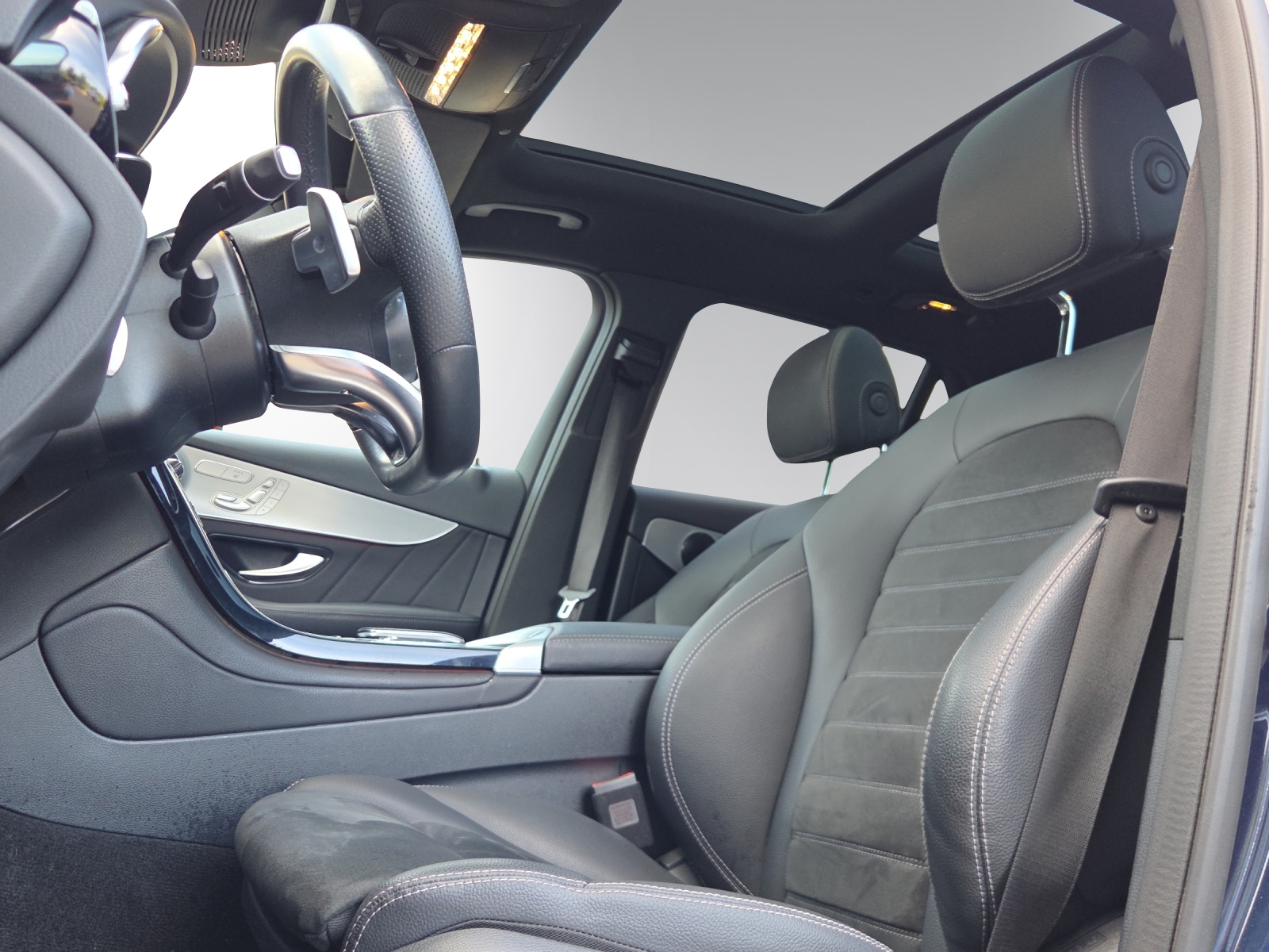 MERCEDES-BENZ GLC 200 AMG Line 4Matic 9G-Tronic-image-8