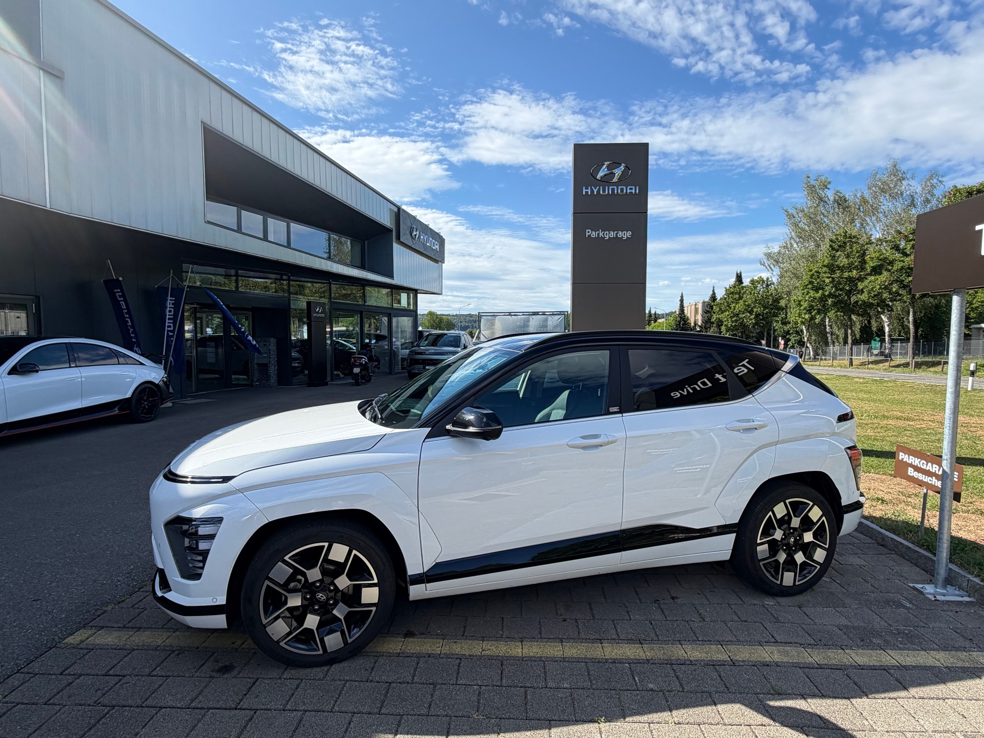 HYUNDAI Kona EV 65.4 kWh Vertex-image-1