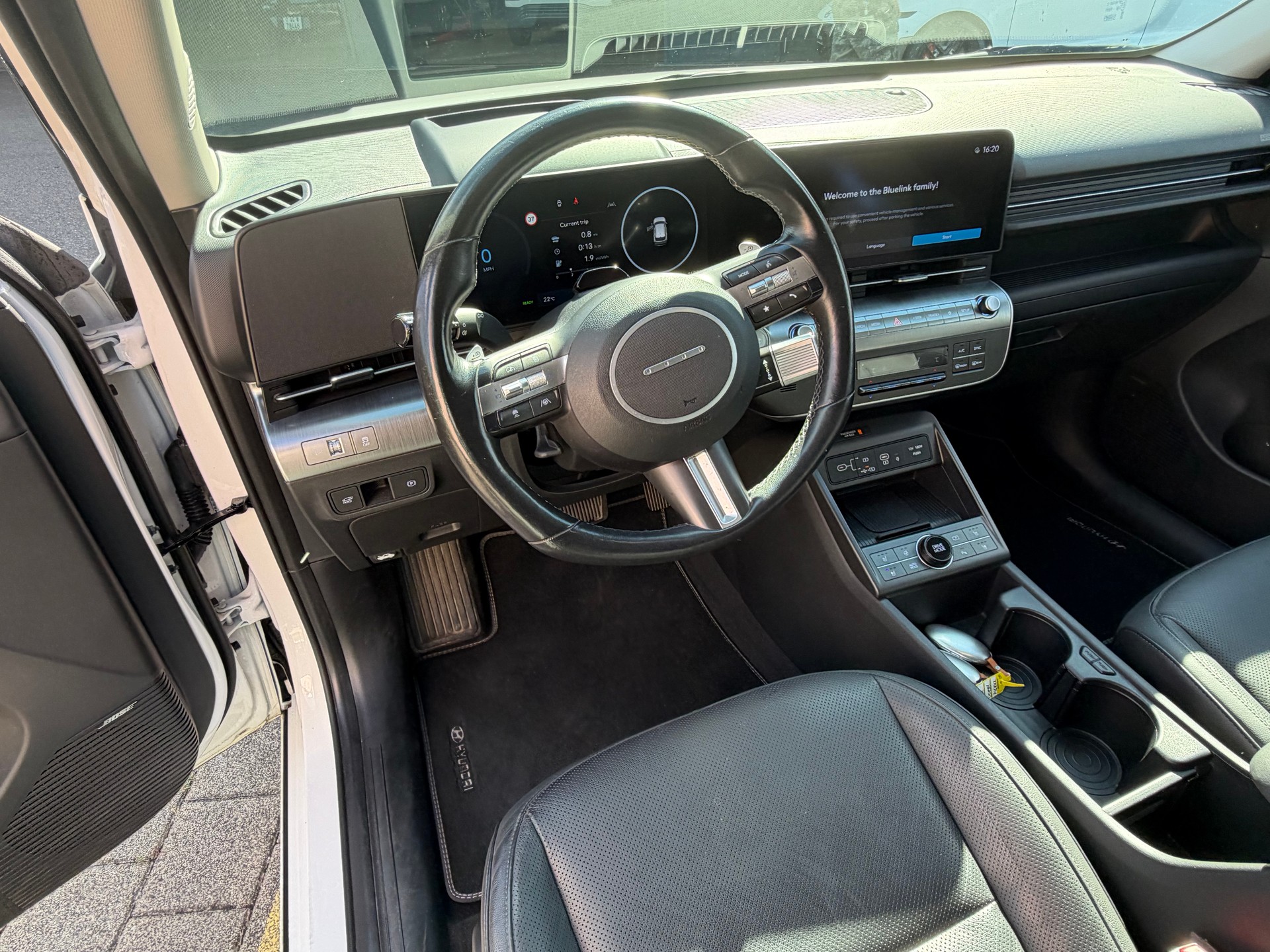 HYUNDAI Kona EV 65.4 kWh Vertex-image-5