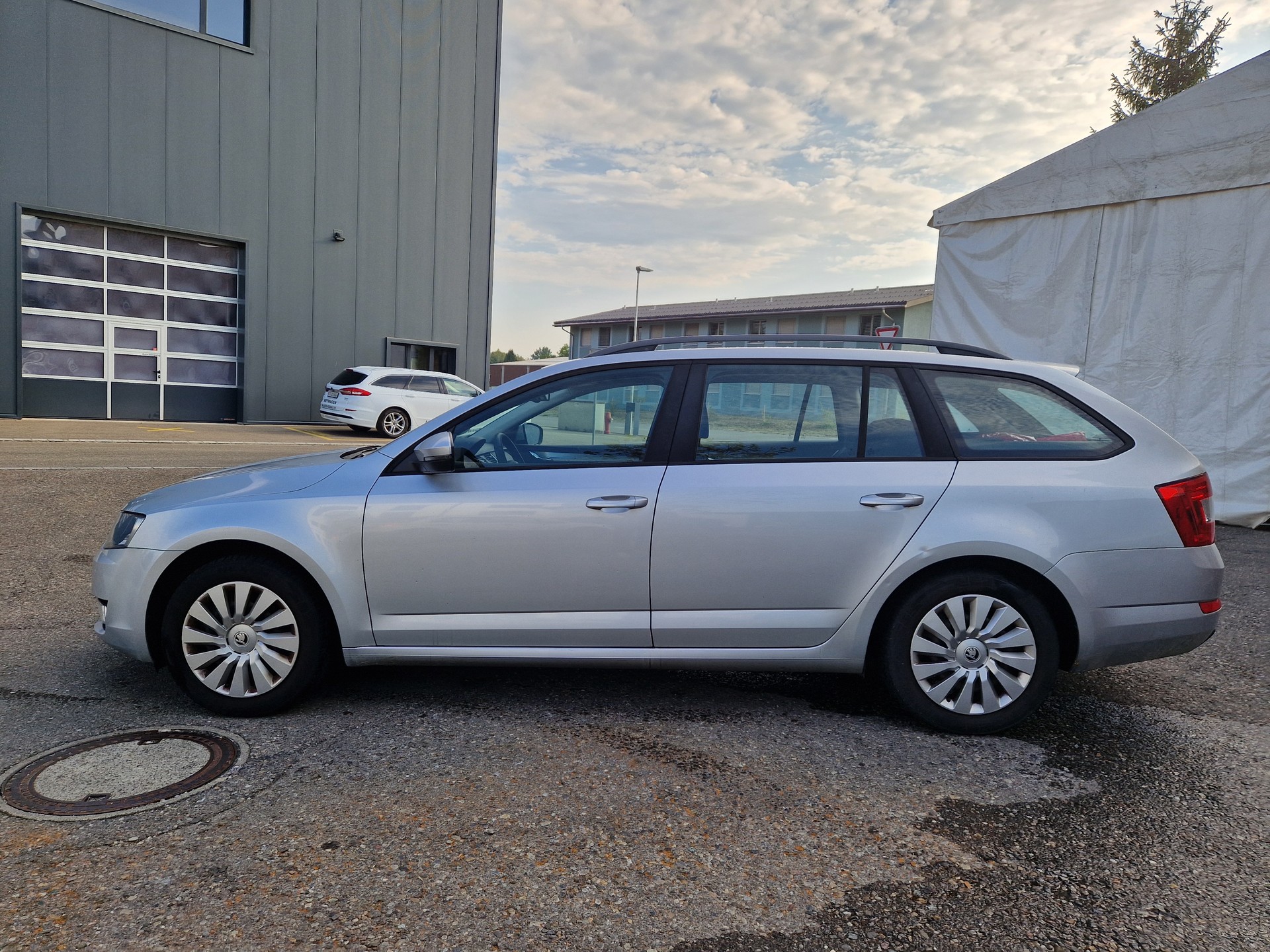 SKODA Octavia Combi 1.6 TDI Fresh-image-7