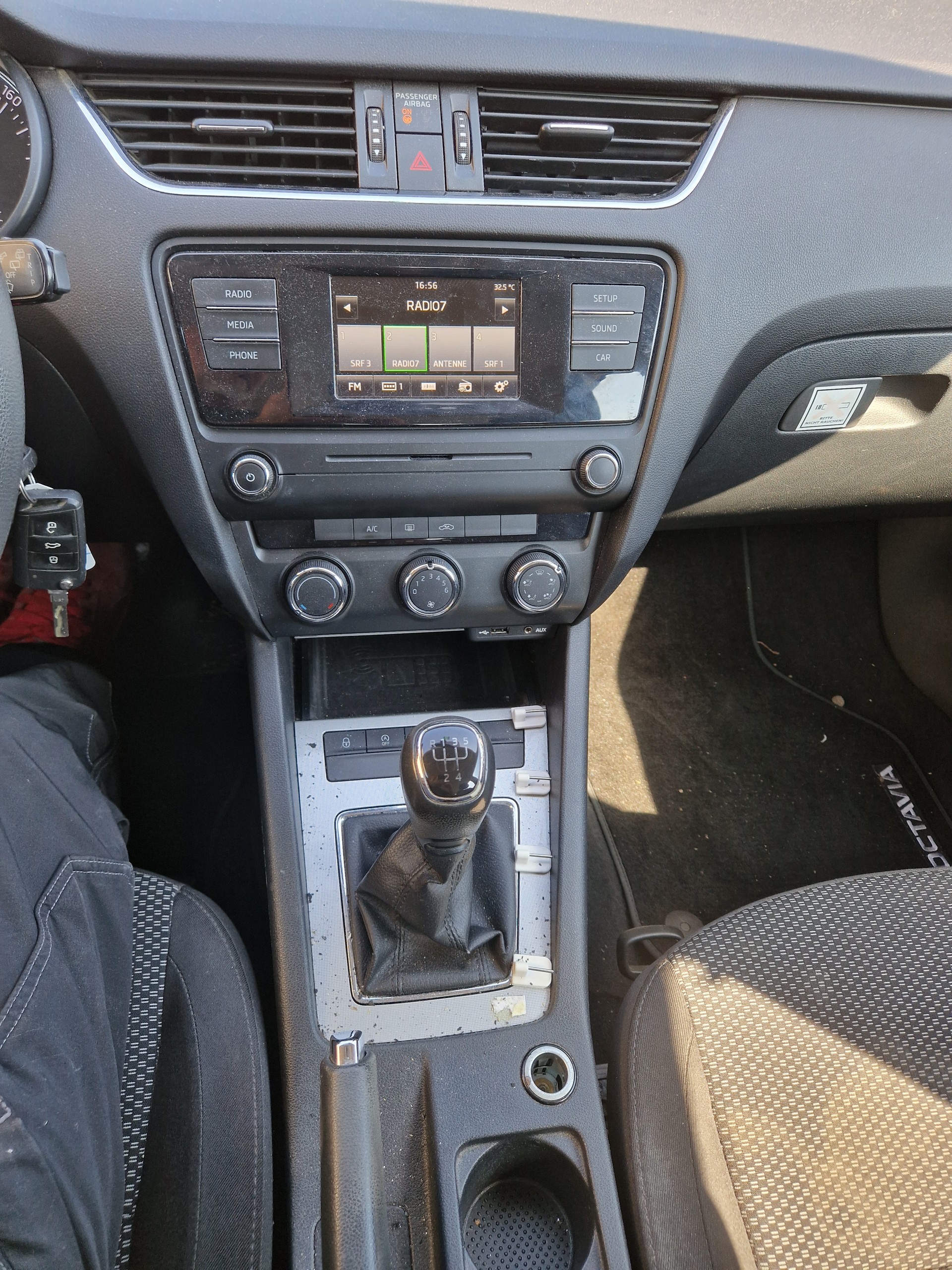 SKODA Octavia Combi 1.6 TDI Fresh-image-12