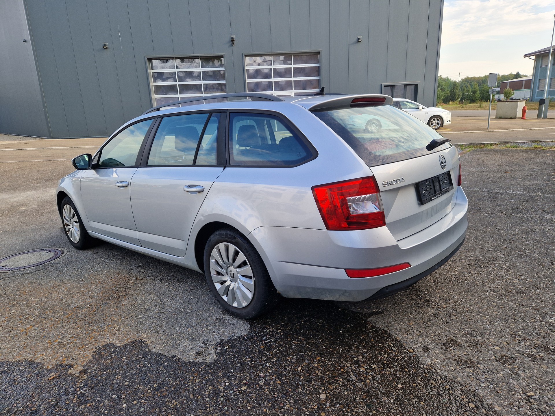 SKODA Octavia Combi 1.6 TDI Fresh-image-5