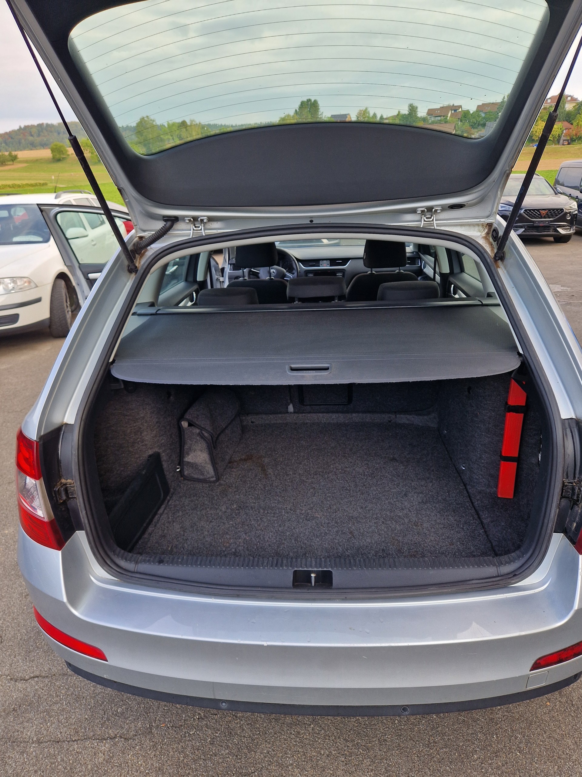 SKODA Octavia Combi 1.6 TDI Fresh-image-12
