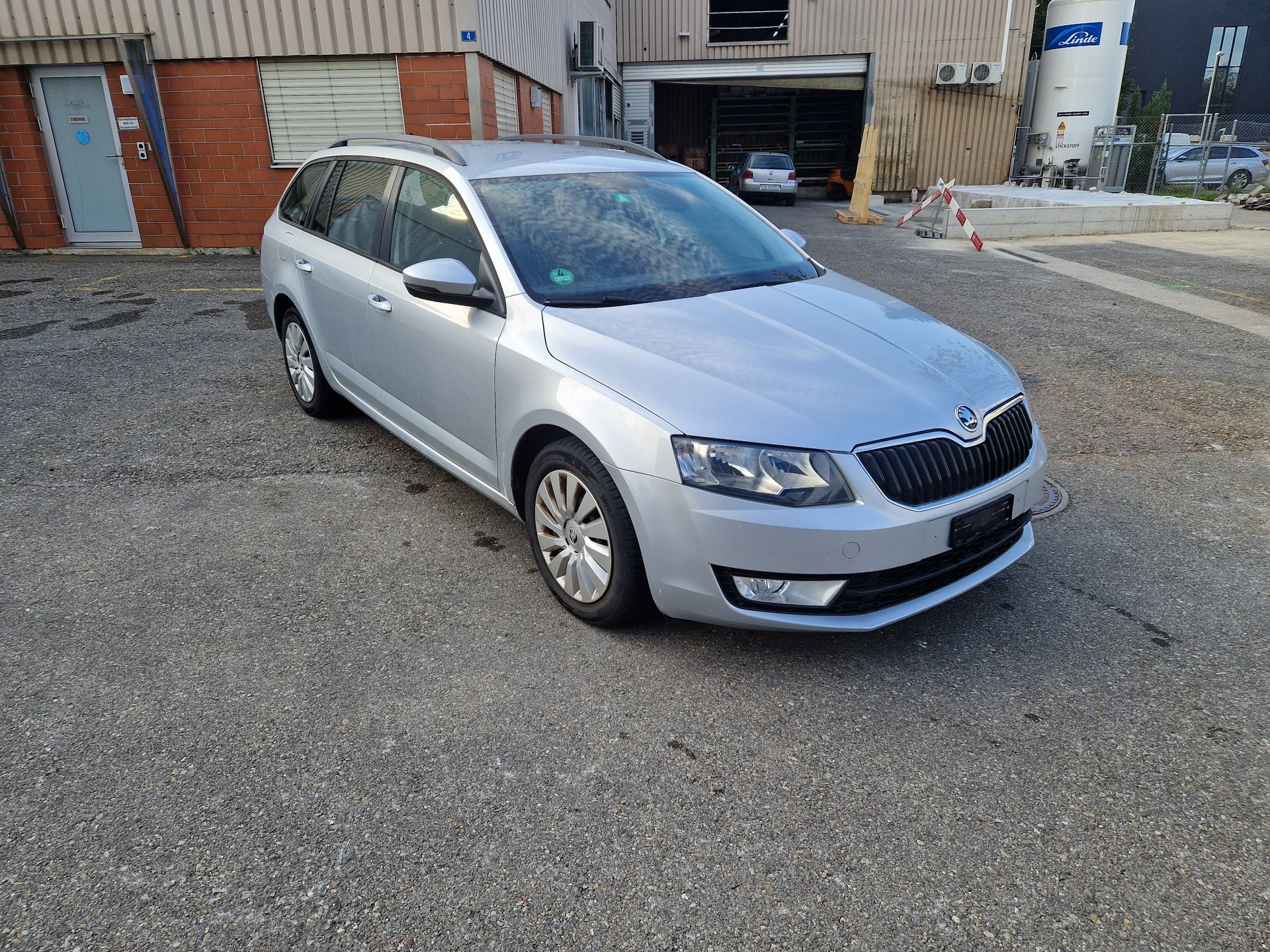 SKODA Octavia Combi 1.6 TDI Fresh-image-2