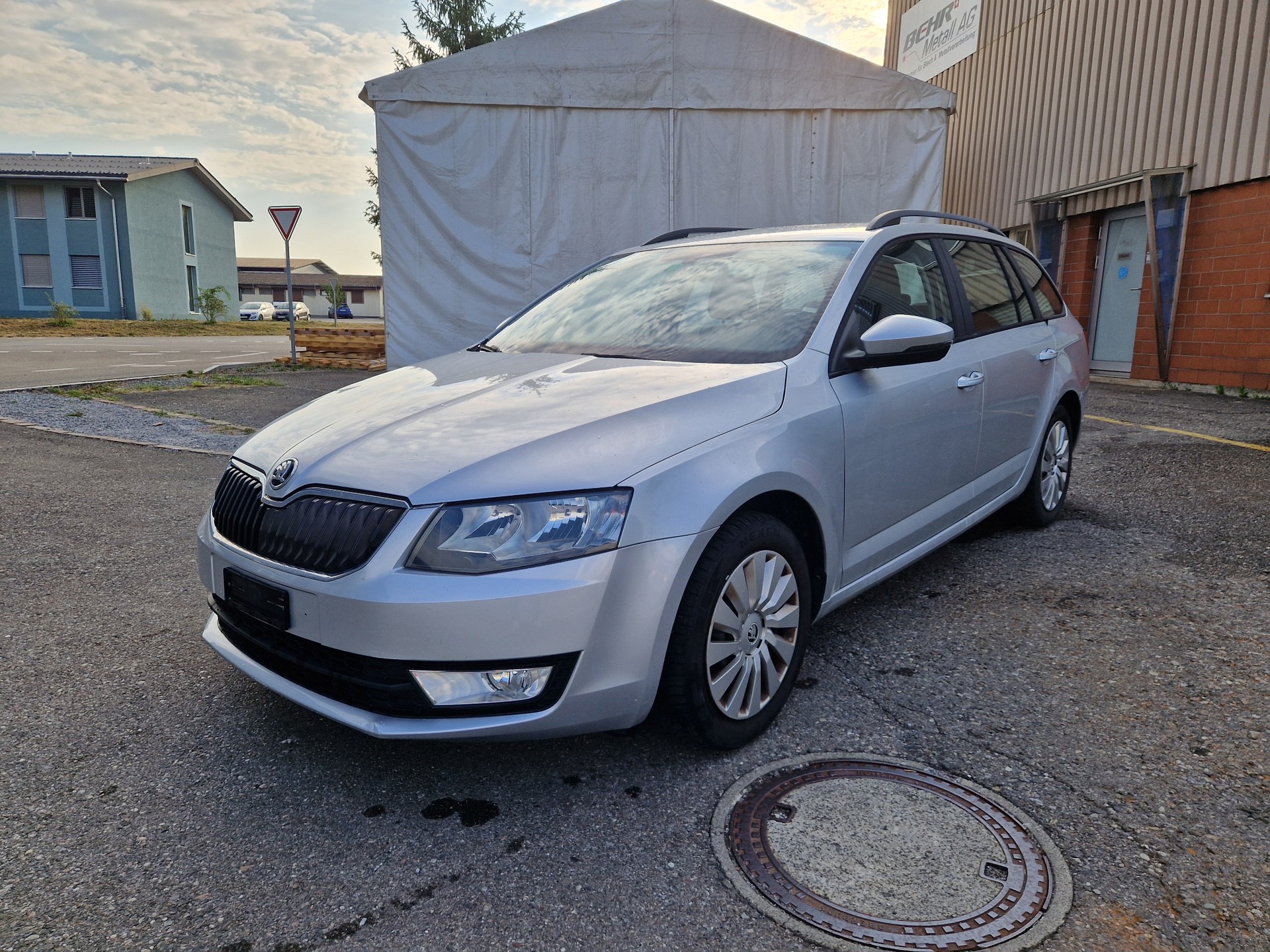 SKODA Octavia Combi 1.6 TDI Fresh-image-0