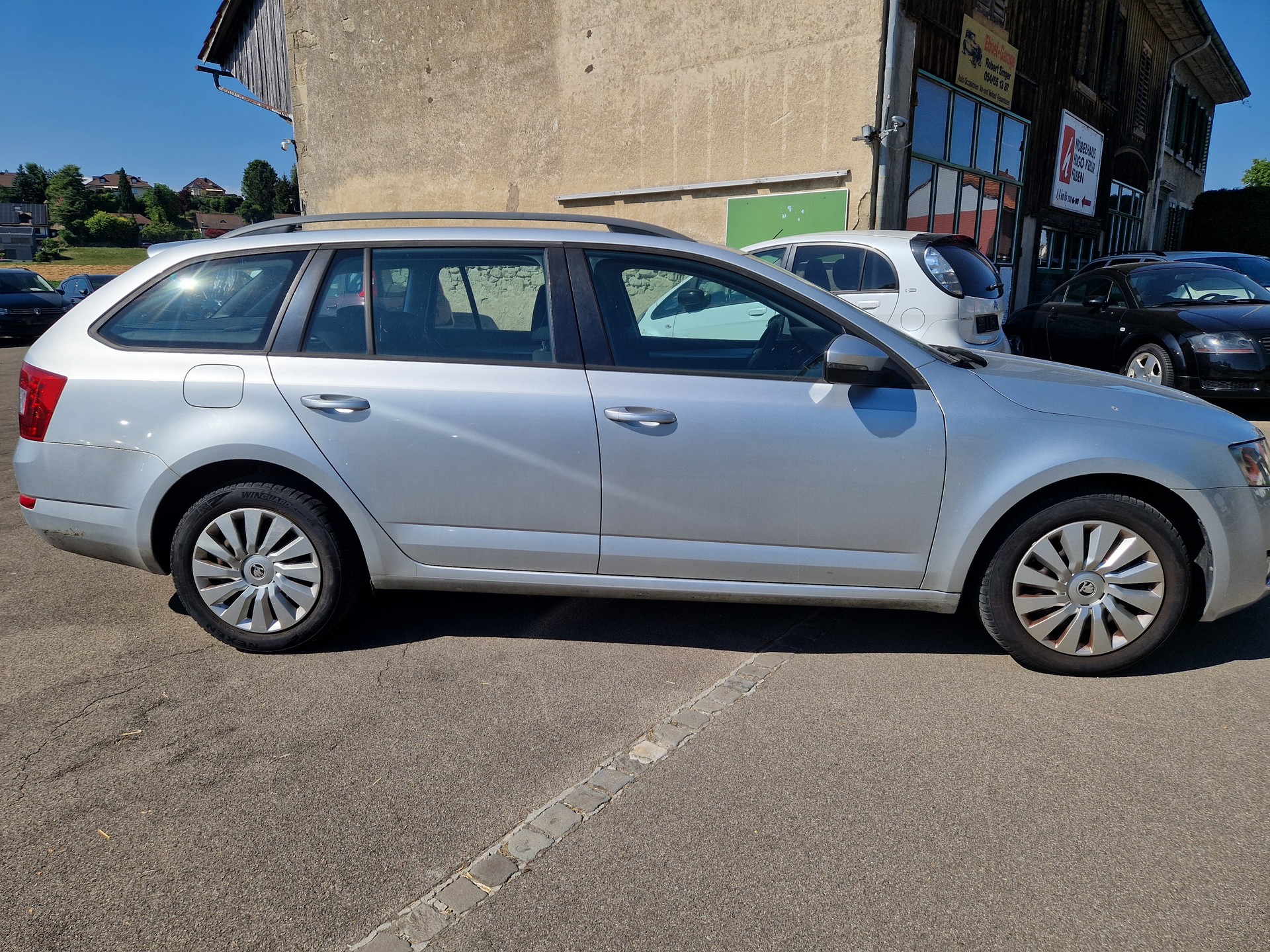 SKODA Octavia Combi 1.6 TDI Fresh-image-2