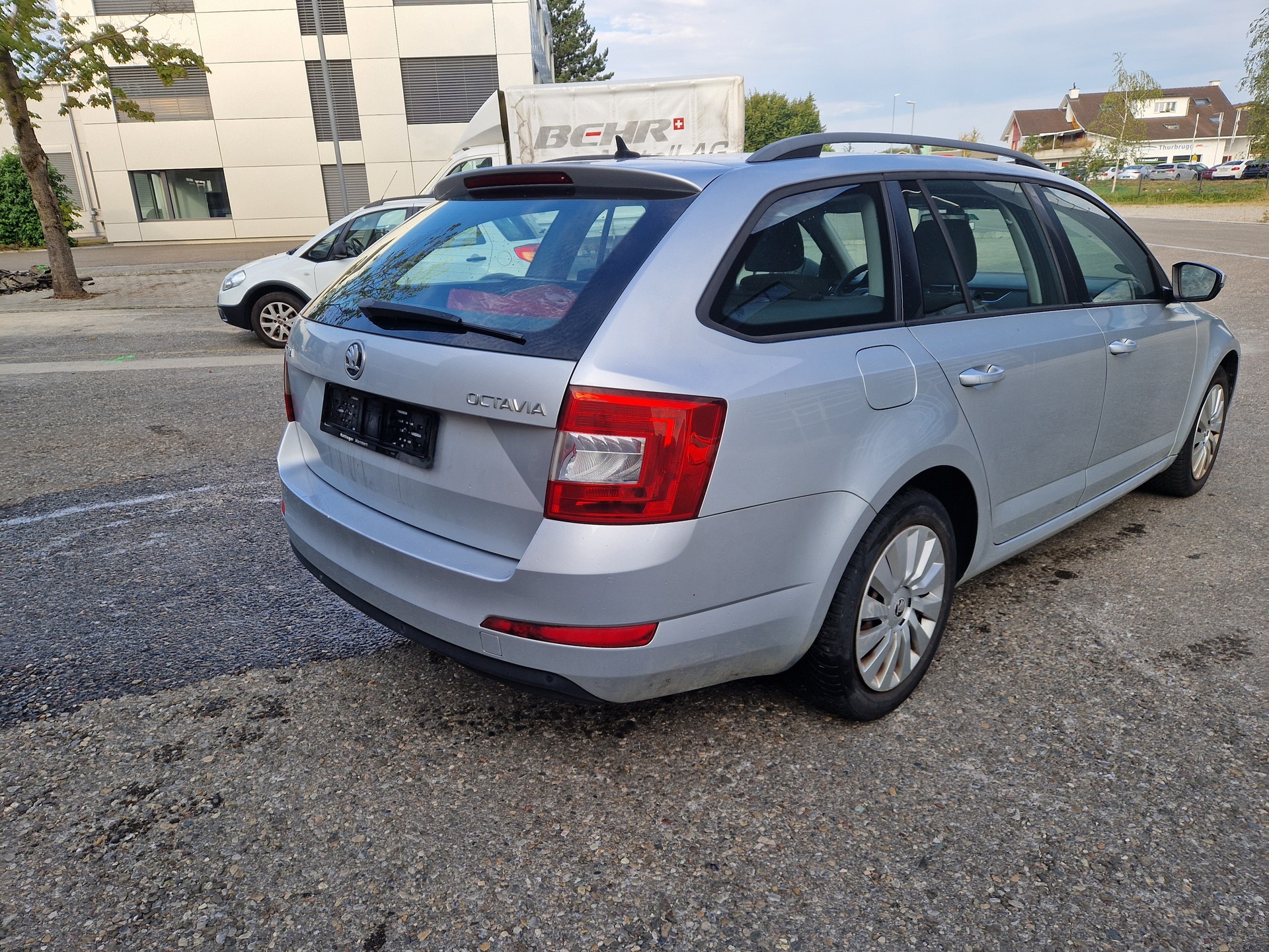 SKODA Octavia Combi 1.6 TDI Fresh-image-4