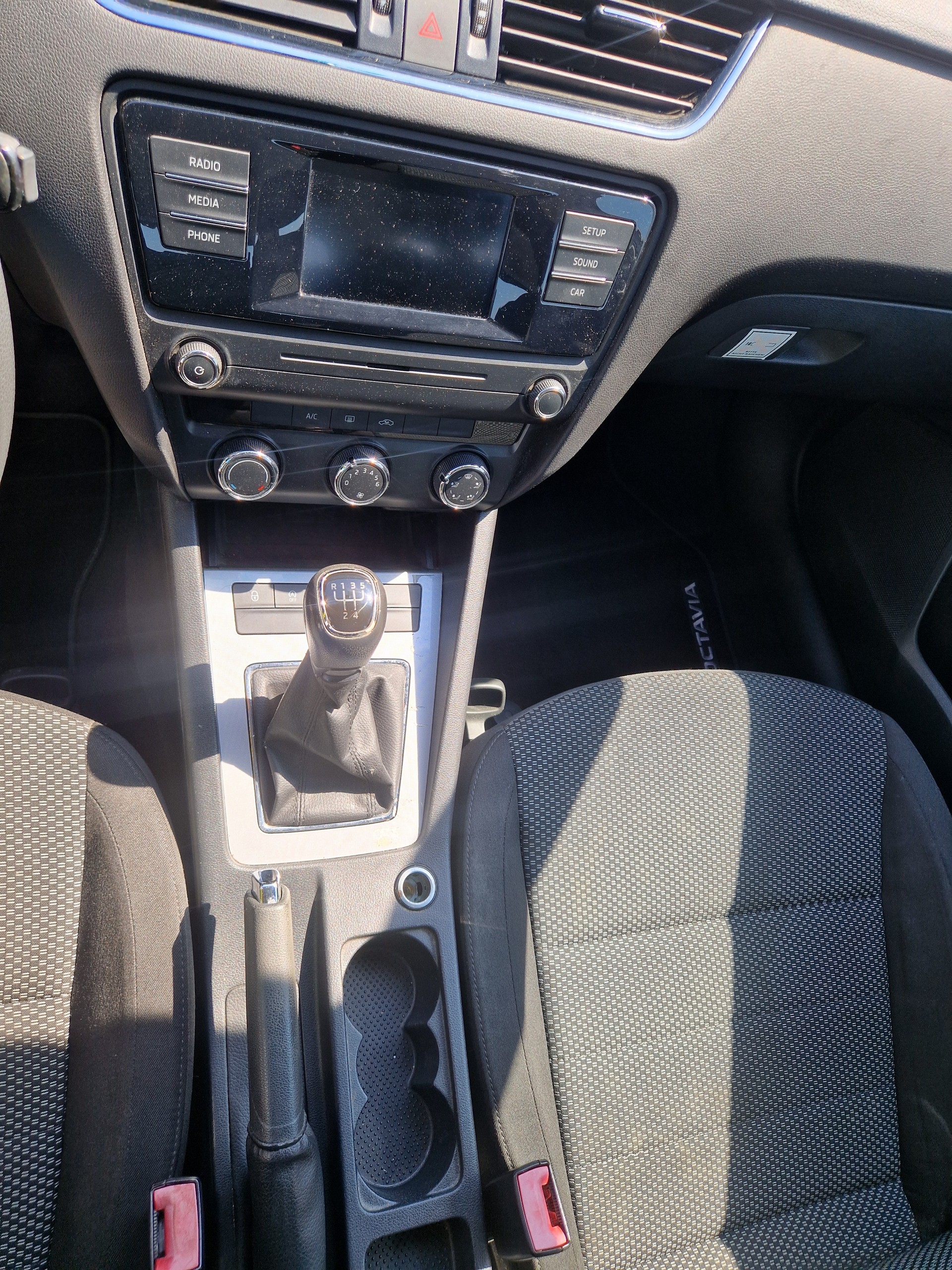SKODA Octavia Combi 1.6 TDI Fresh-image-8