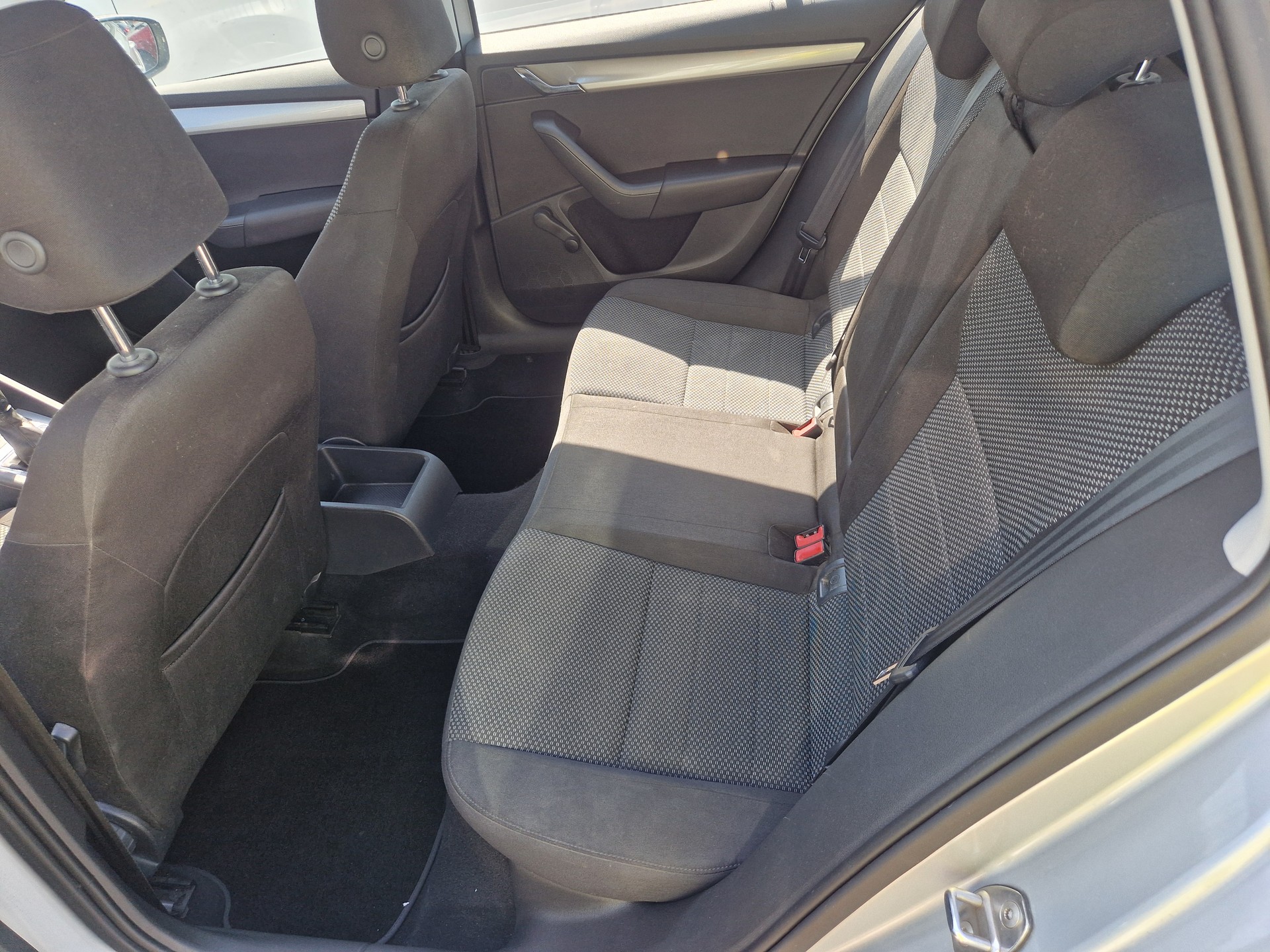 SKODA Octavia Combi 1.6 TDI Fresh-image-10