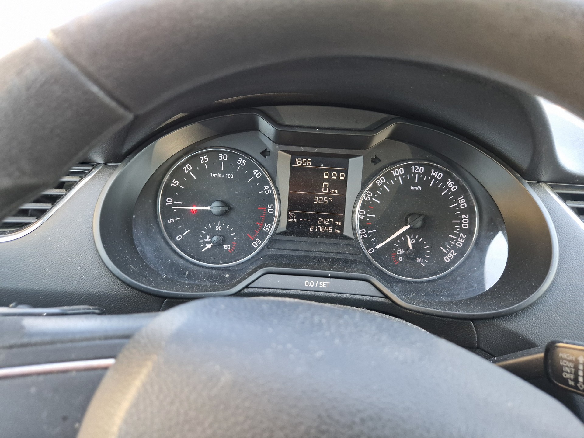 SKODA Octavia Combi 1.6 TDI Fresh-image-11
