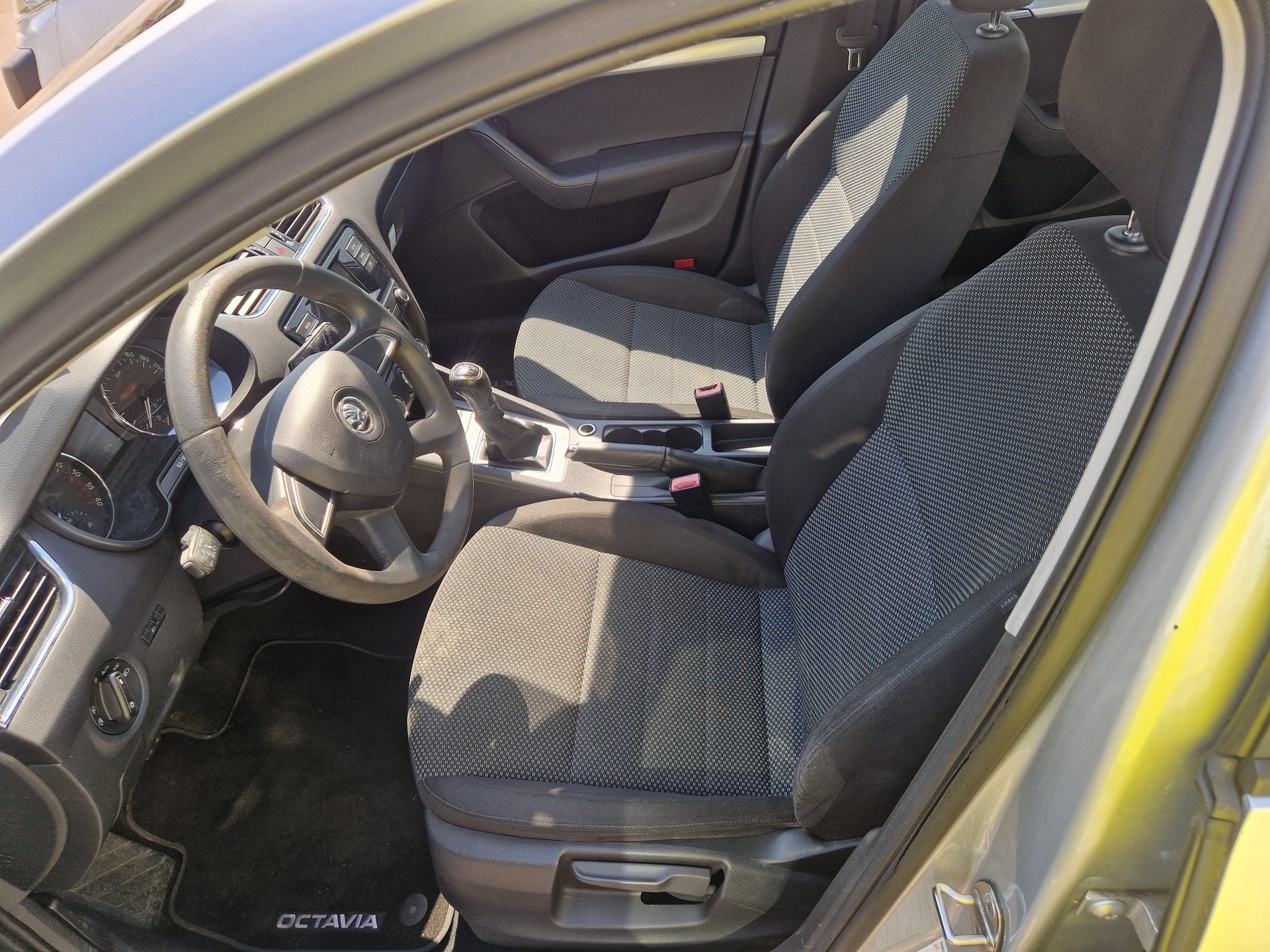 SKODA Octavia Combi 1.6 TDI Fresh-image-11
