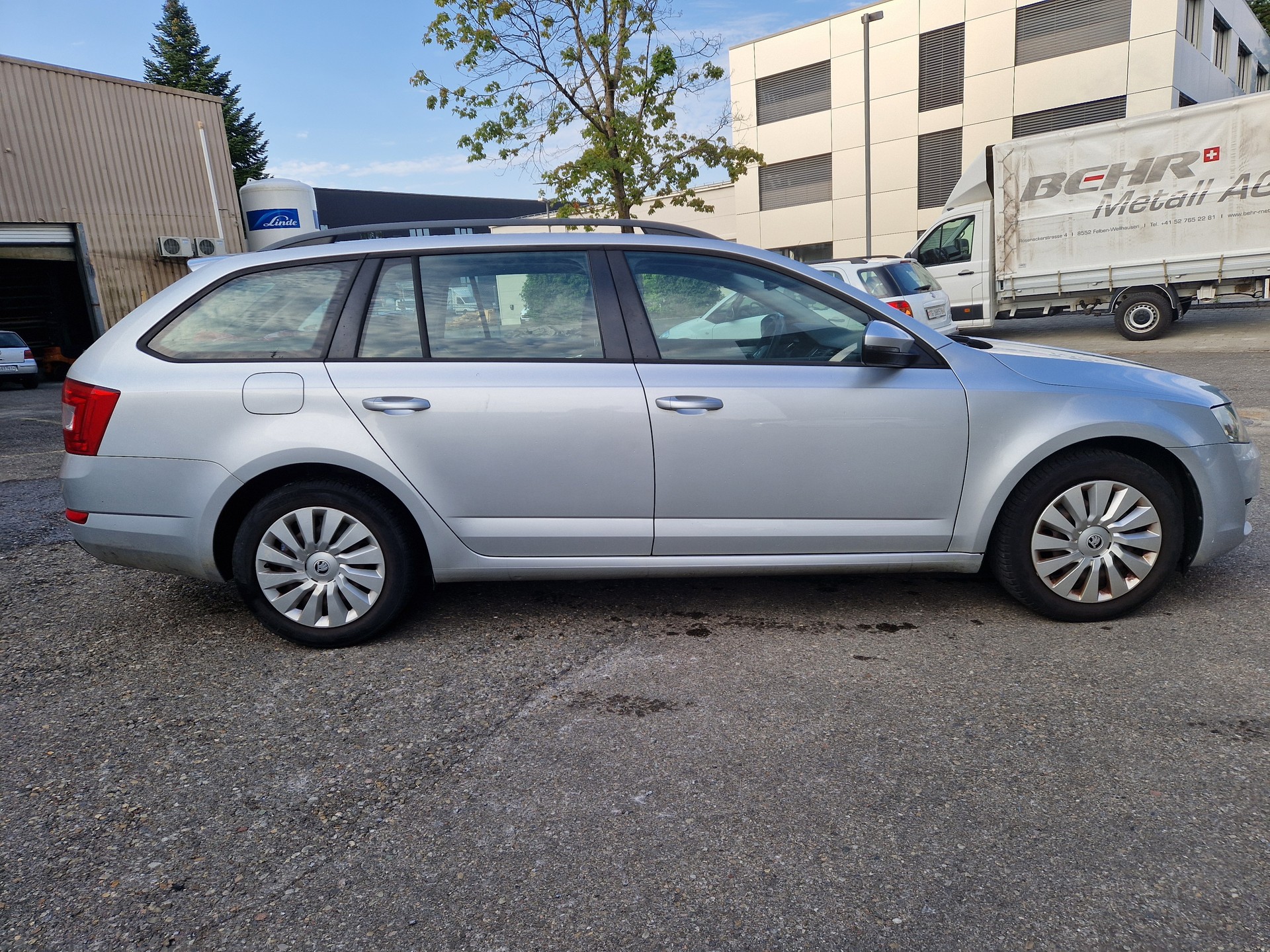 SKODA Octavia Combi 1.6 TDI Fresh-image-1