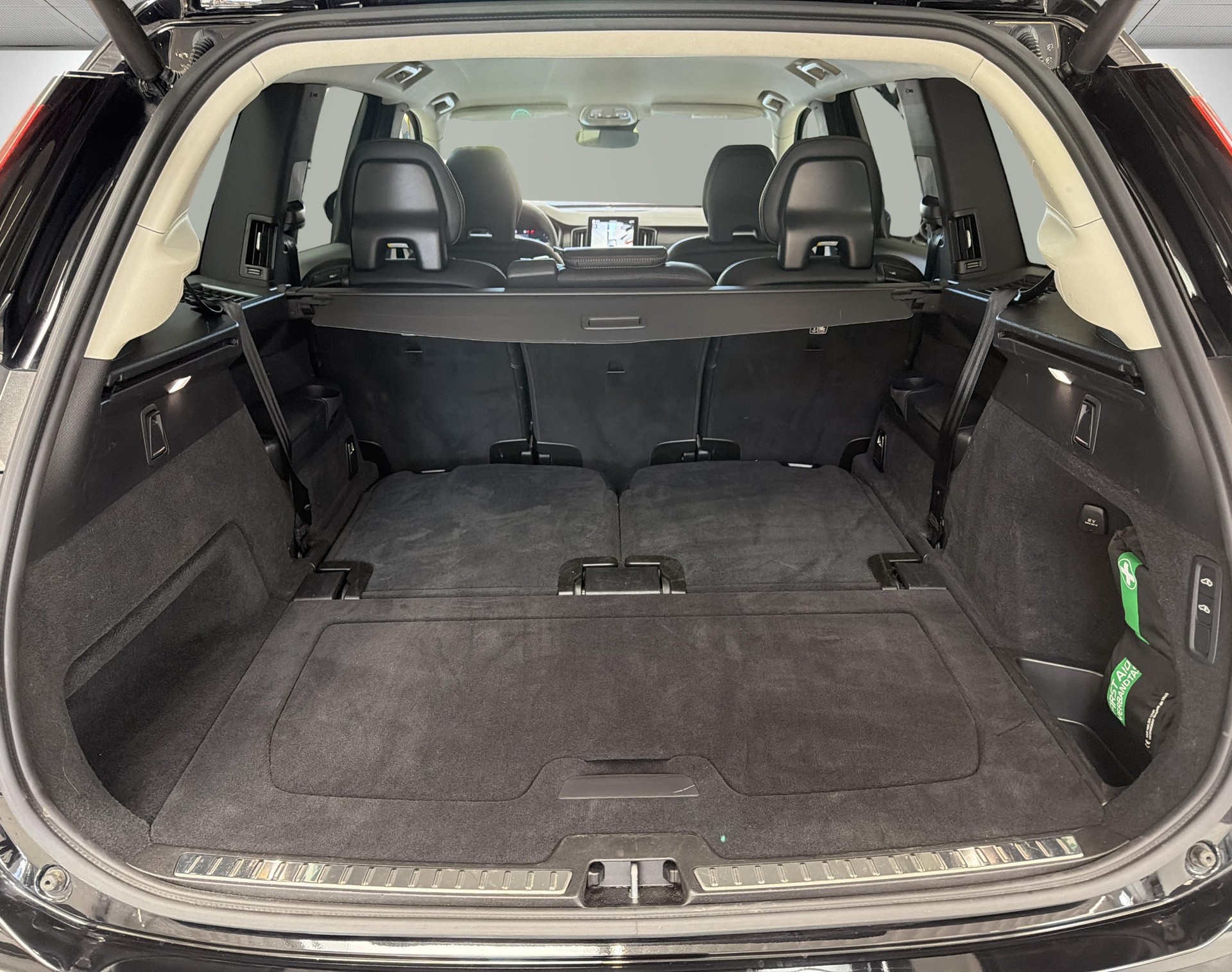 VOLVO XC90 2.0 T8 TE Plus Dark eAWD-image-10