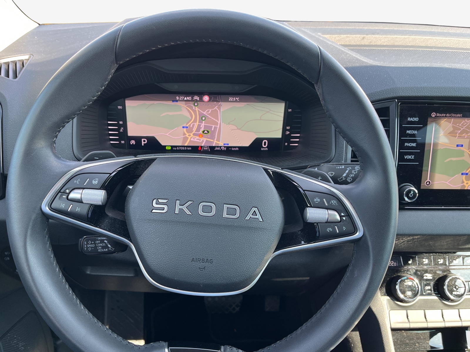 SKODA Karoq 1.5 TSI Selection DSG-image-9