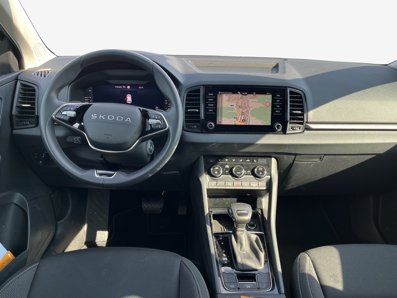 SKODA Karoq 1.5 TSI Selection DSG-image-8