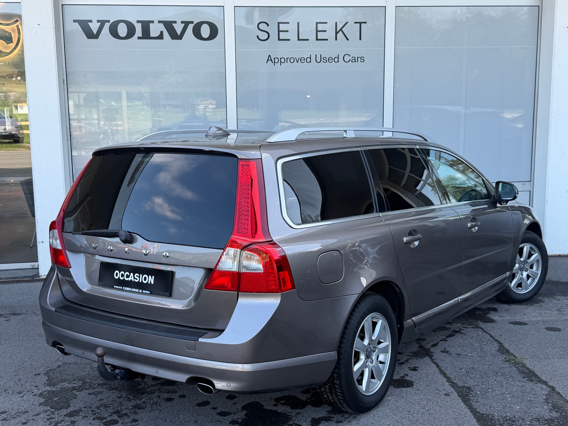 VOLVO V70 D5 AWD Summum Geartronic-image-1