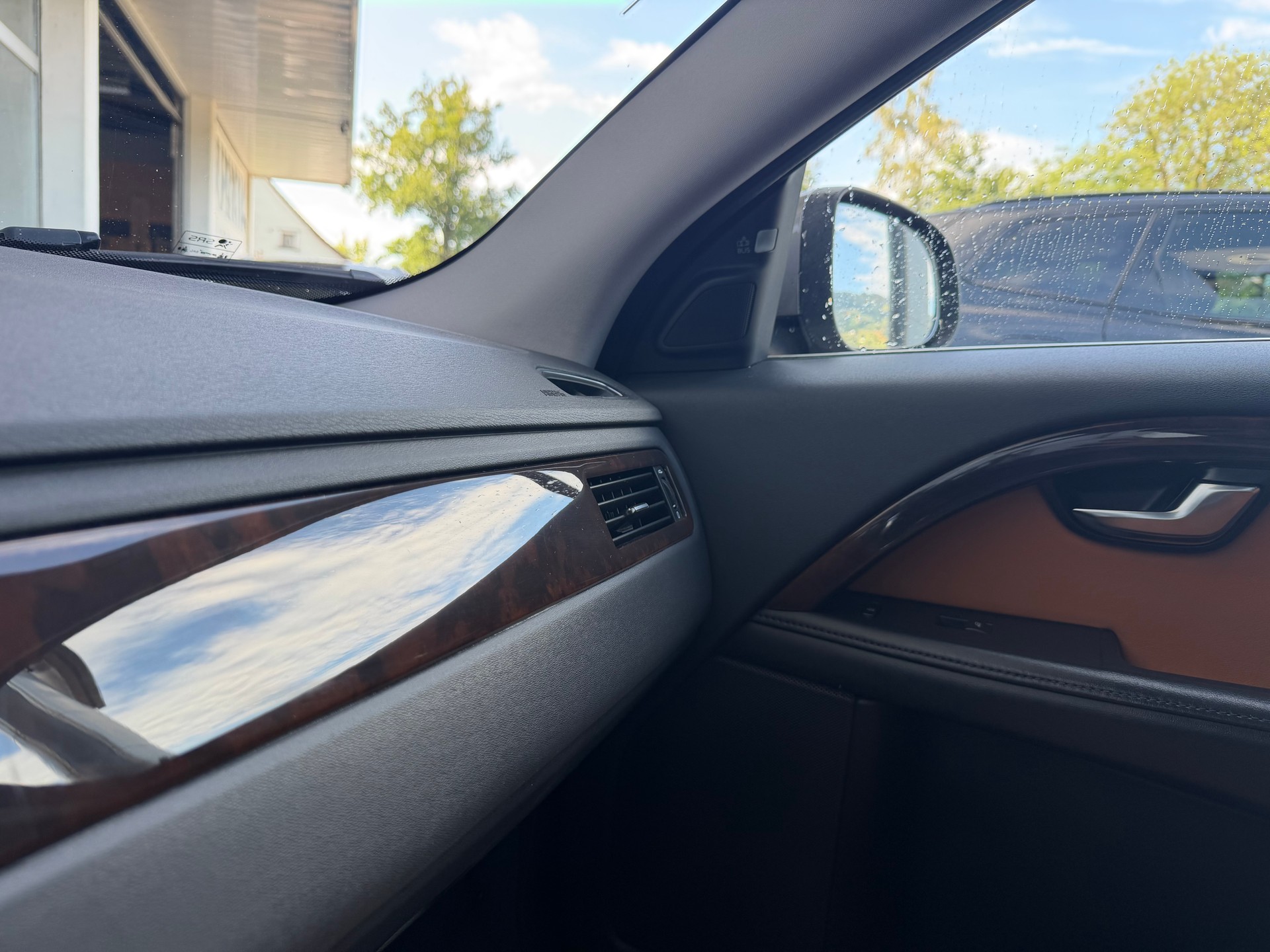 VOLVO V70 D5 AWD Summum Geartronic-image-12