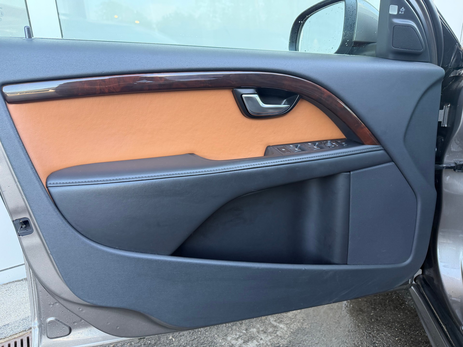 VOLVO V70 D5 AWD Summum Geartronic-image-10