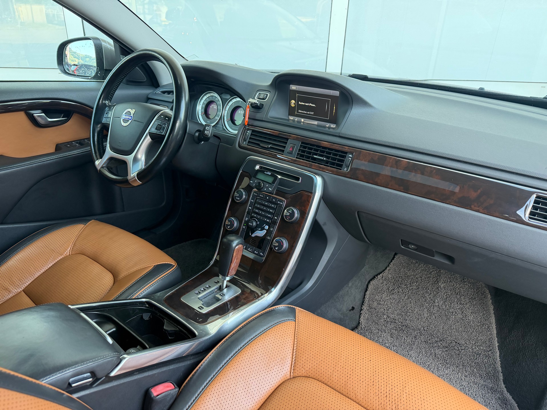 VOLVO V70 D5 AWD Summum Geartronic-image-2