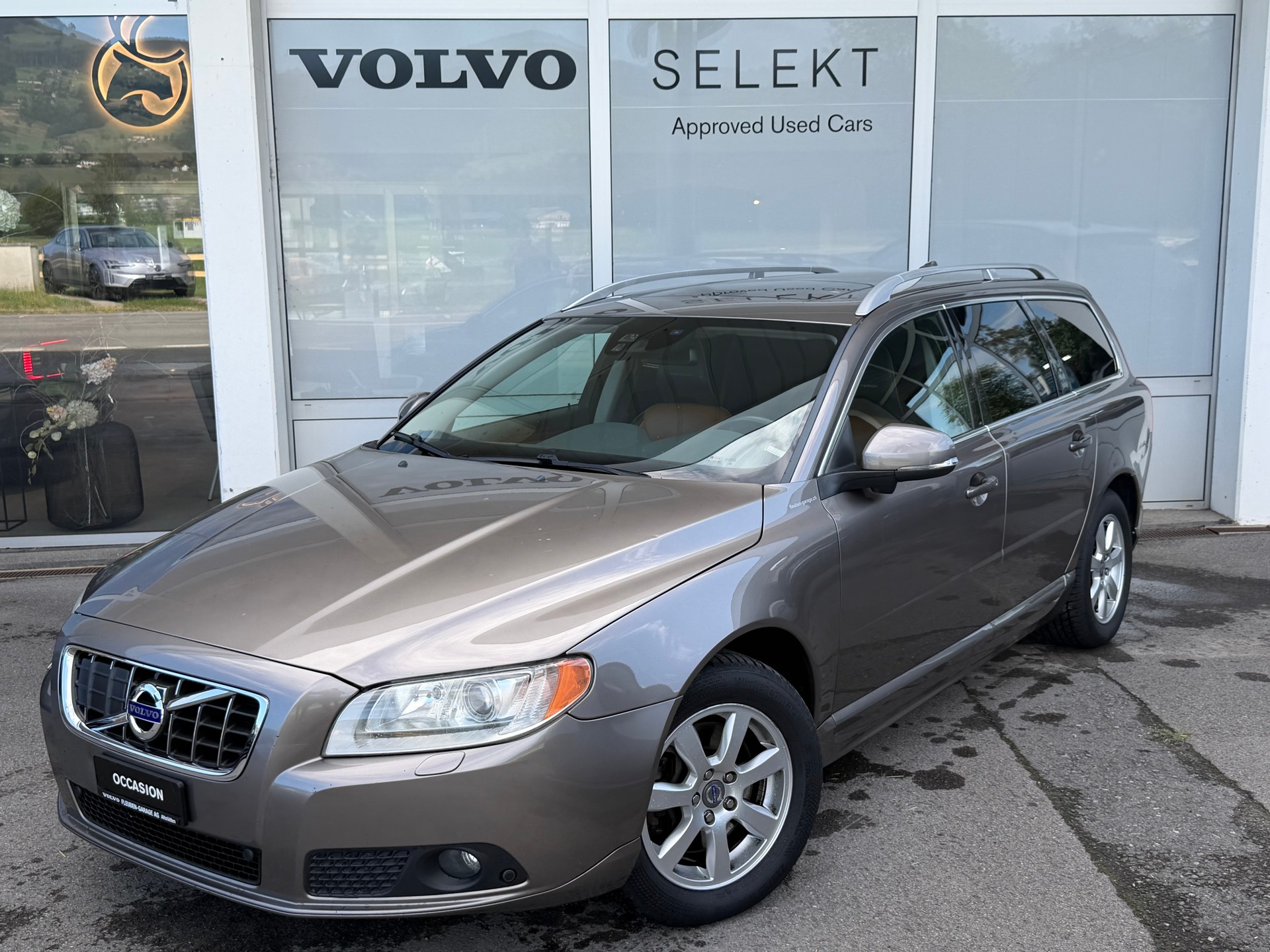 VOLVO V70 D5 AWD Summum Geartronic-image-0