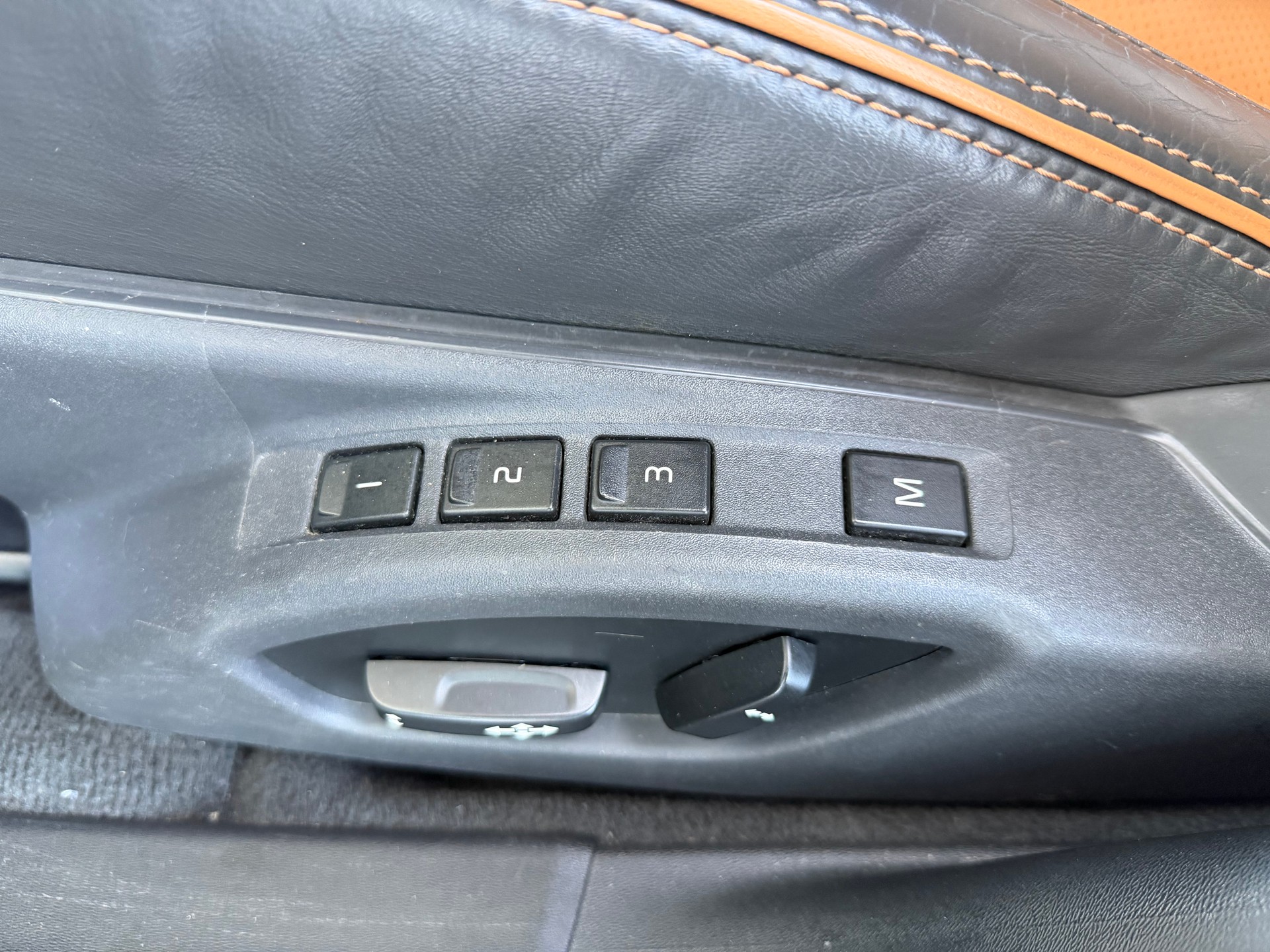 VOLVO V70 D5 AWD Summum Geartronic-image-4