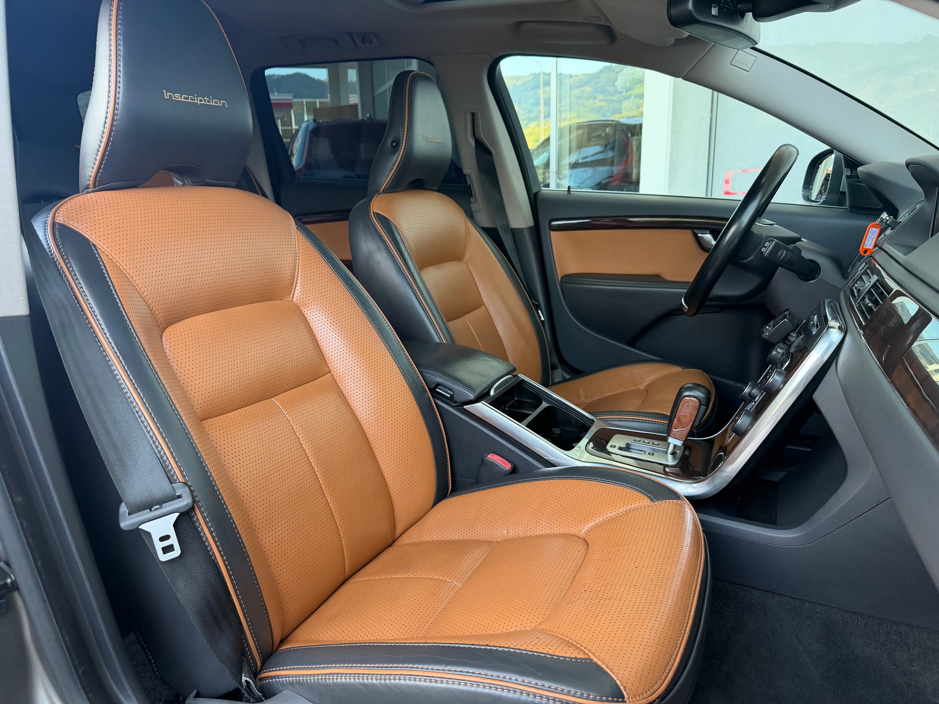 VOLVO V70 D5 AWD Summum Geartronic-image-3
