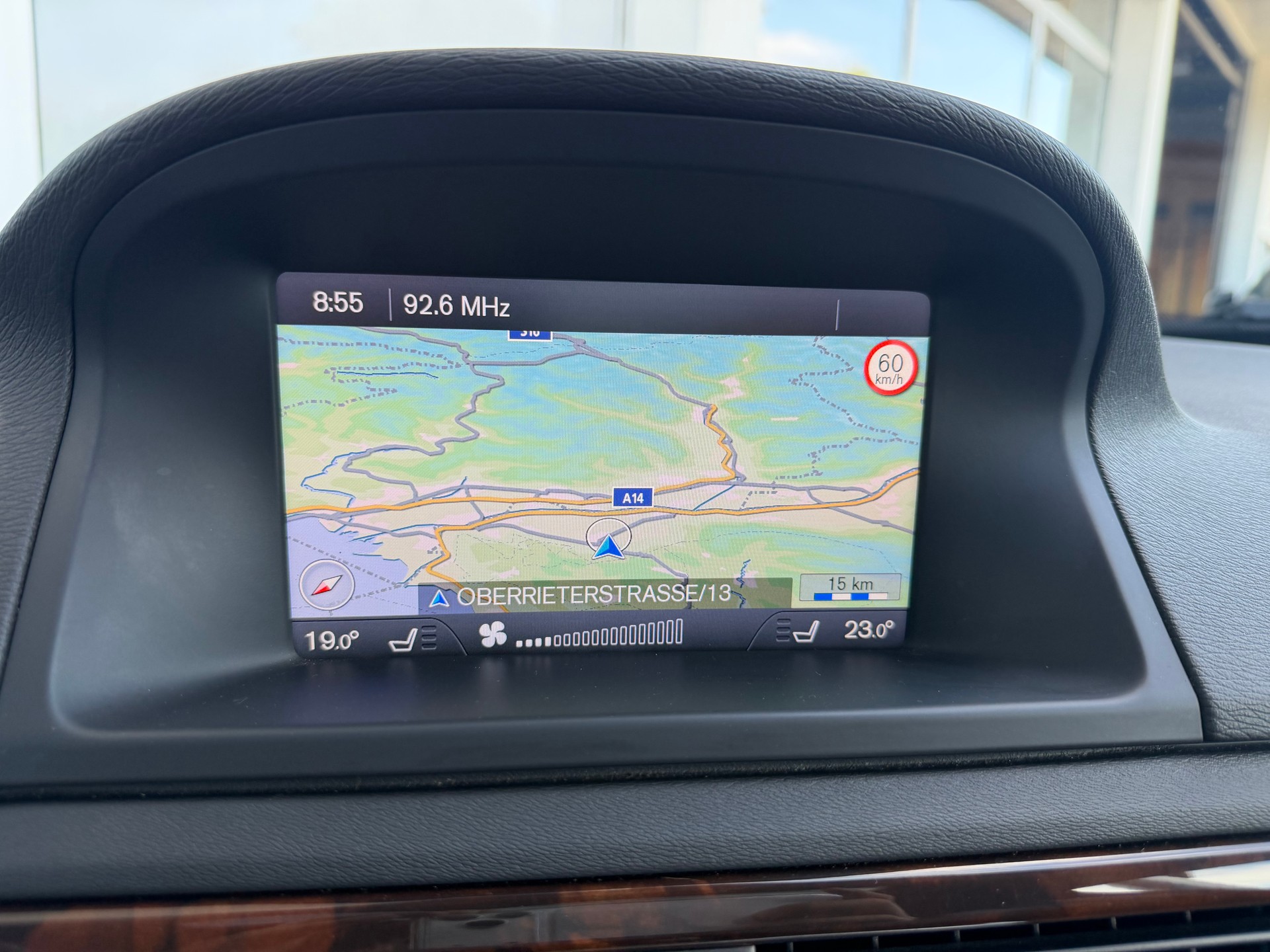VOLVO V70 D5 AWD Summum Geartronic-image-16