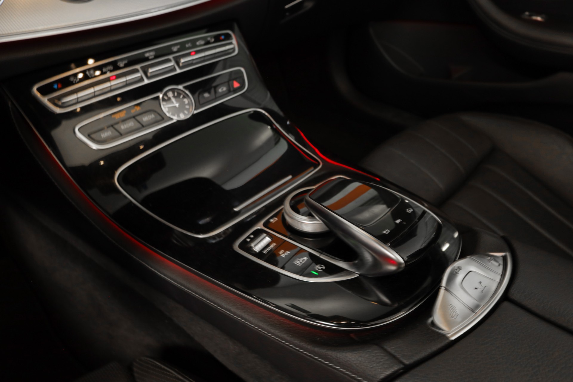 MERCEDES-BENZ E 400 Cabriolet AMG Line 4 Matic 9G-Tronic-image-13