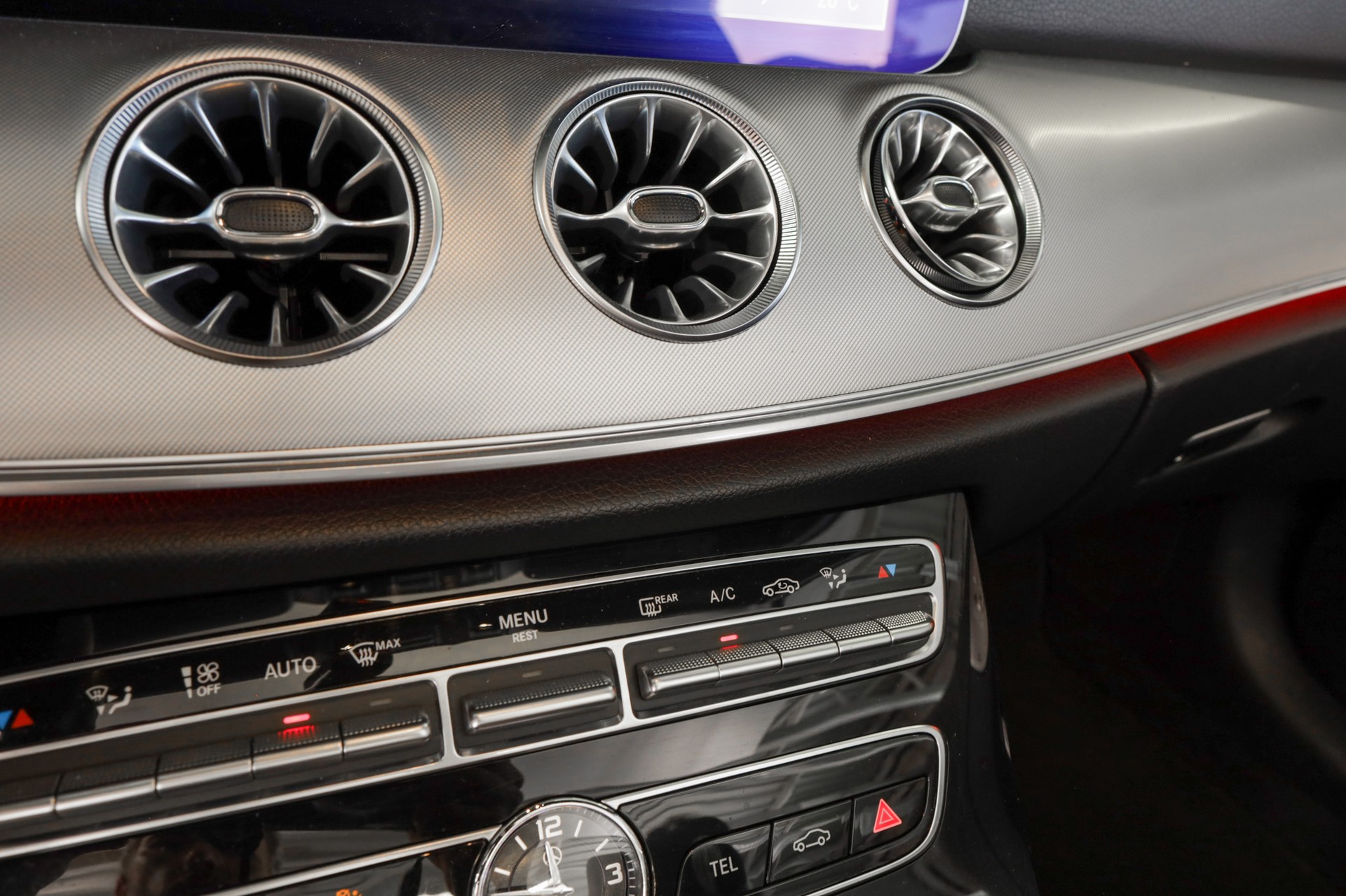 MERCEDES-BENZ E 400 Cabriolet AMG Line 4 Matic 9G-Tronic-image-9