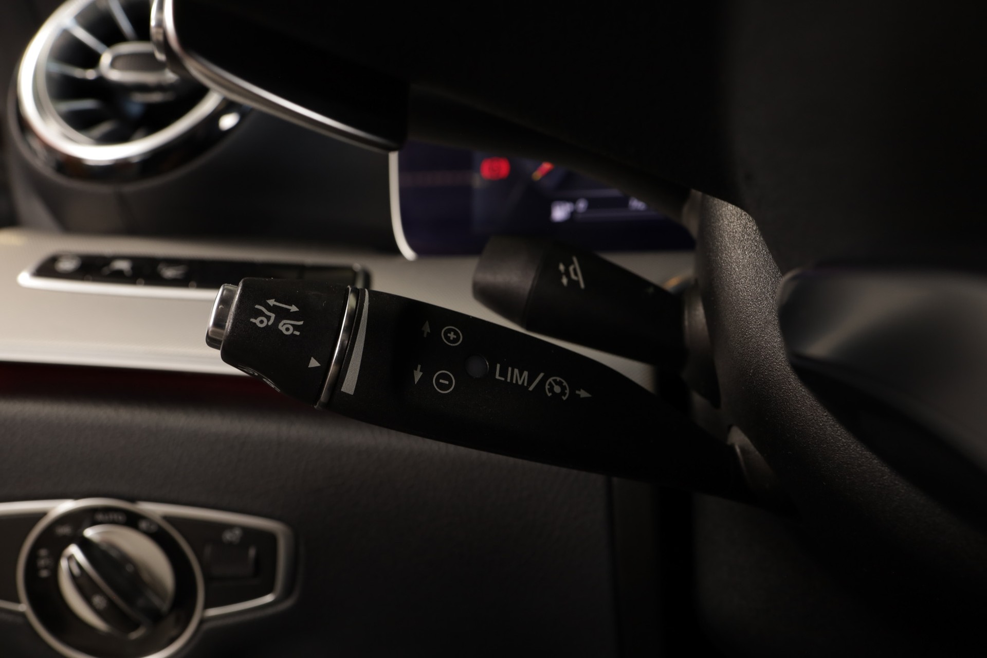 MERCEDES-BENZ E 400 Cabriolet AMG Line 4 Matic 9G-Tronic-image-14