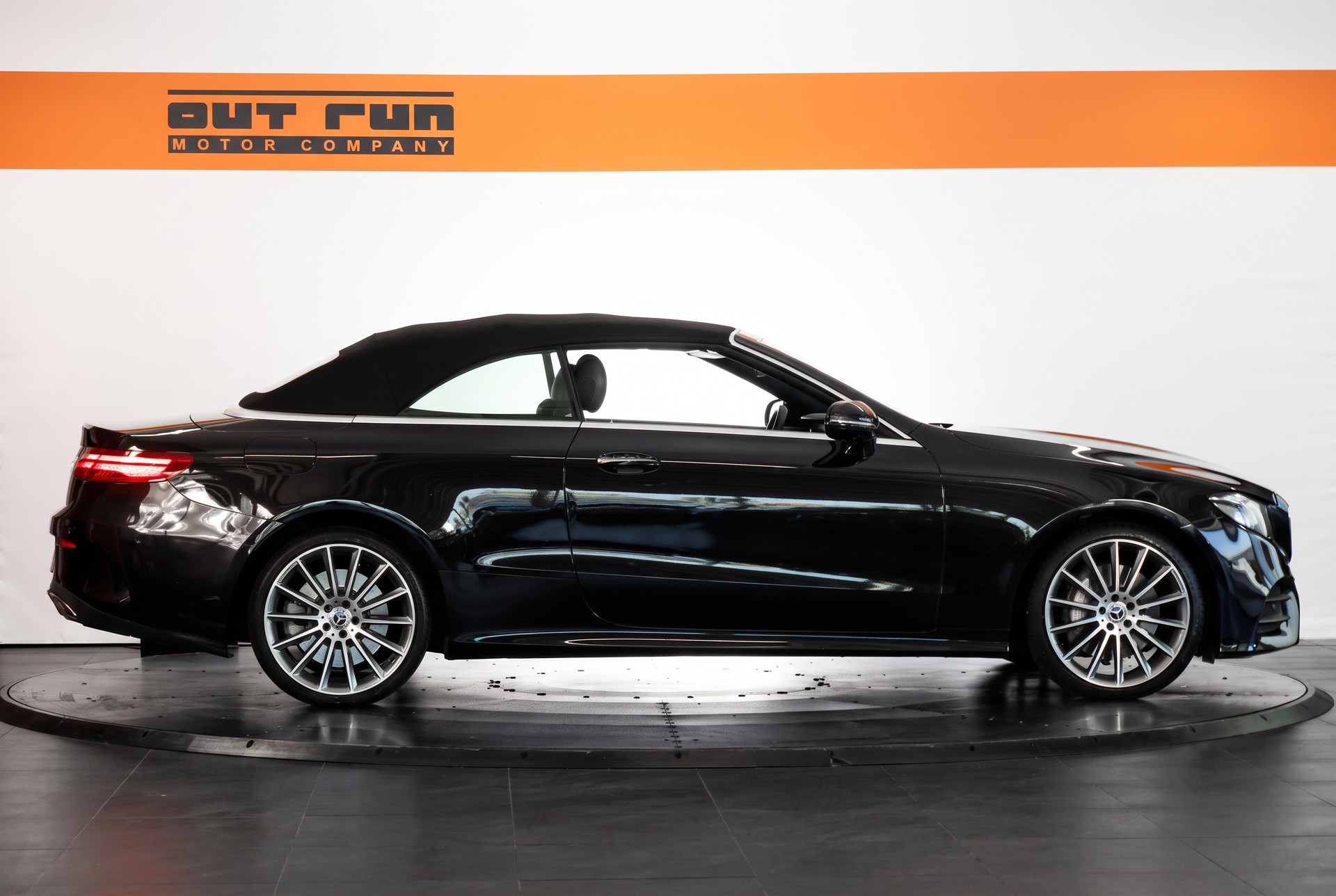 MERCEDES-BENZ E 400 Cabriolet AMG Line 4 Matic 9G-Tronic-image-19