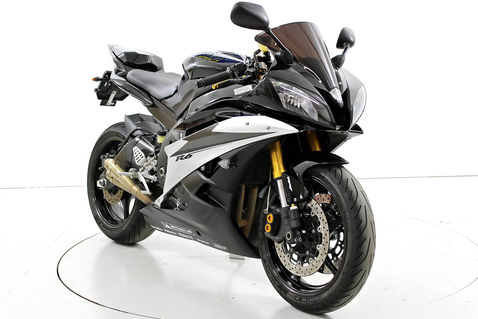 YAMAHA YZF-R6-showroom-element-1