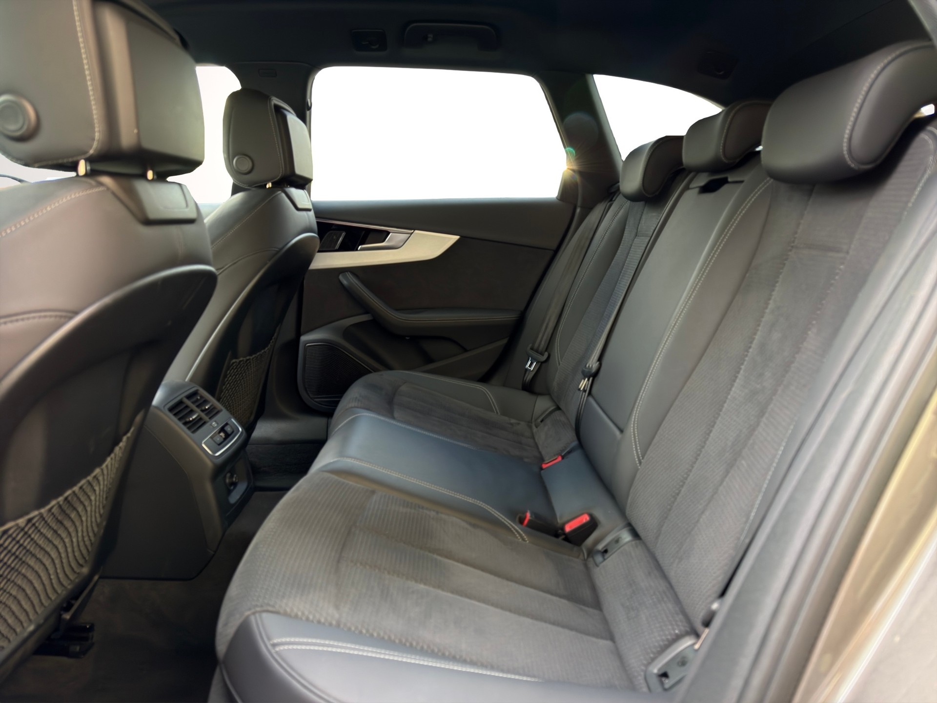 AUDI A4 Avant 35 TFSI S line S-tronic-image-14