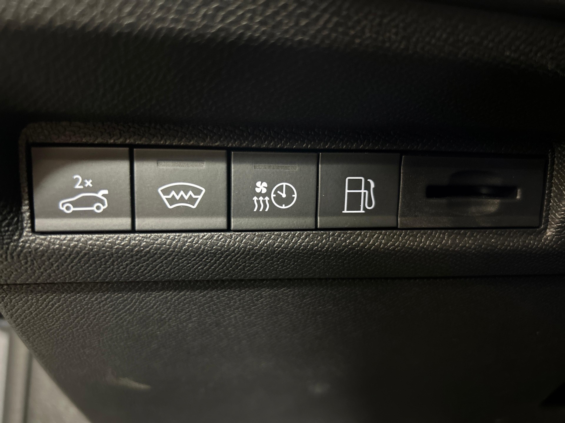 PEUGEOT 308 SW 1.6 PHEV 180 GT-image-17
