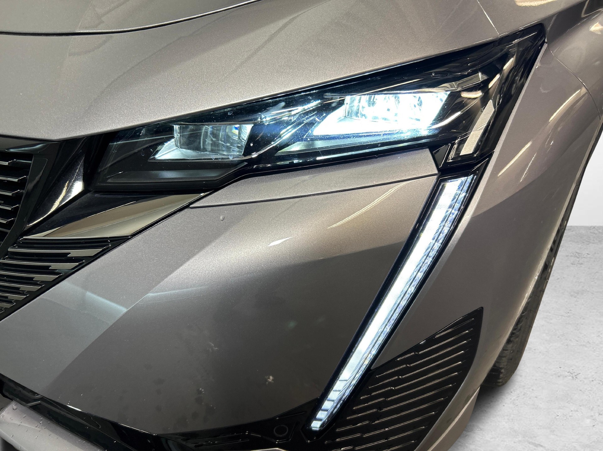 PEUGEOT 308 SW 1.6 PHEV 180 GT-image-16