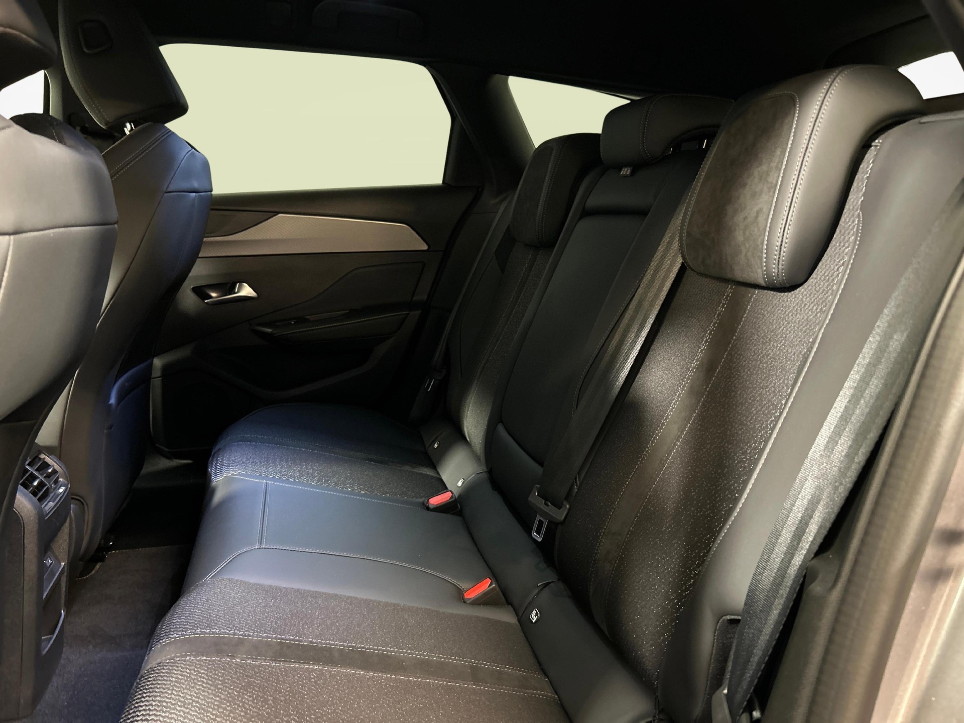 PEUGEOT 308 SW 1.6 PHEV 180 GT-showroom-element-3