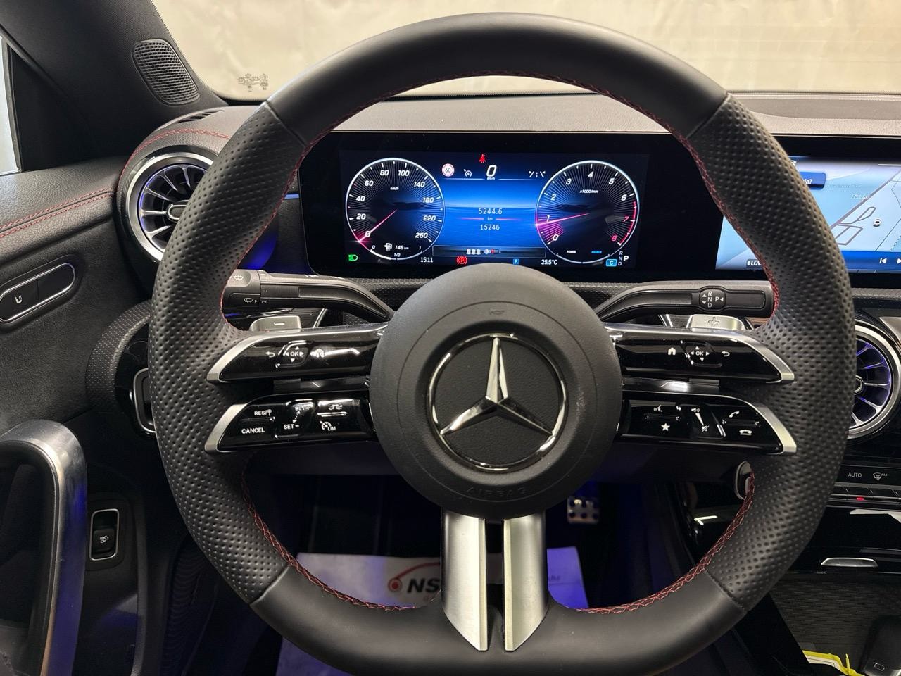 MERCEDES-BENZ CLA 200 AMG DCT-image-12