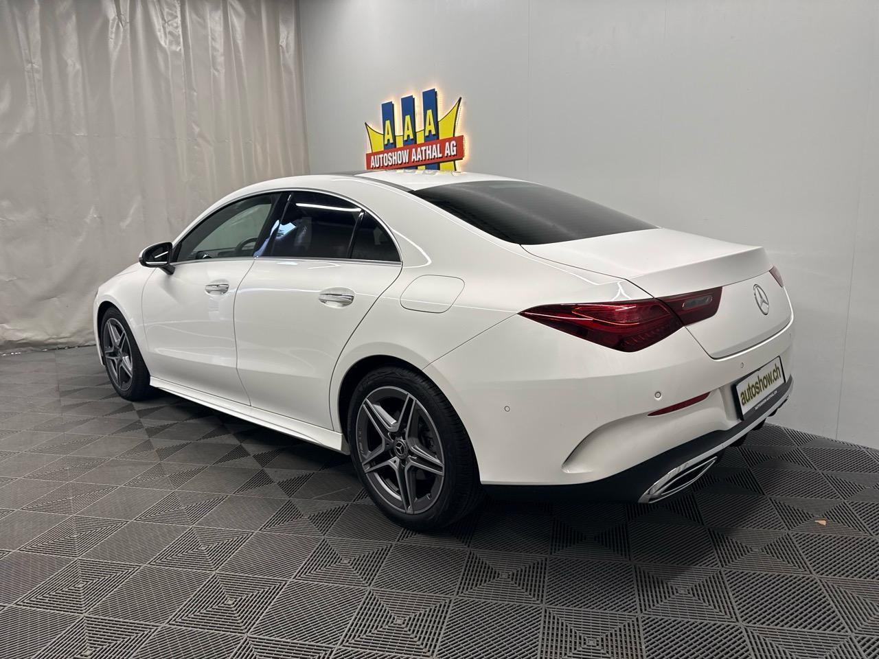 MERCEDES-BENZ CLA 200 AMG DCT-showroom-element-1