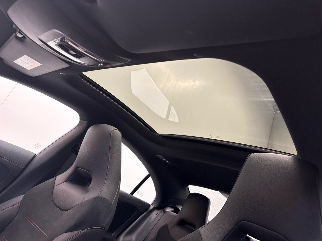 MERCEDES-BENZ CLA 200 AMG DCT-image-4