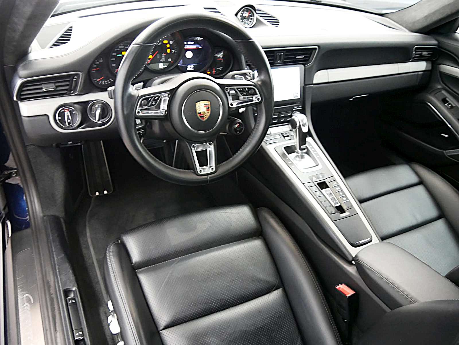 PORSCHE 911 Carrera 4 GTS PDK-image-9
